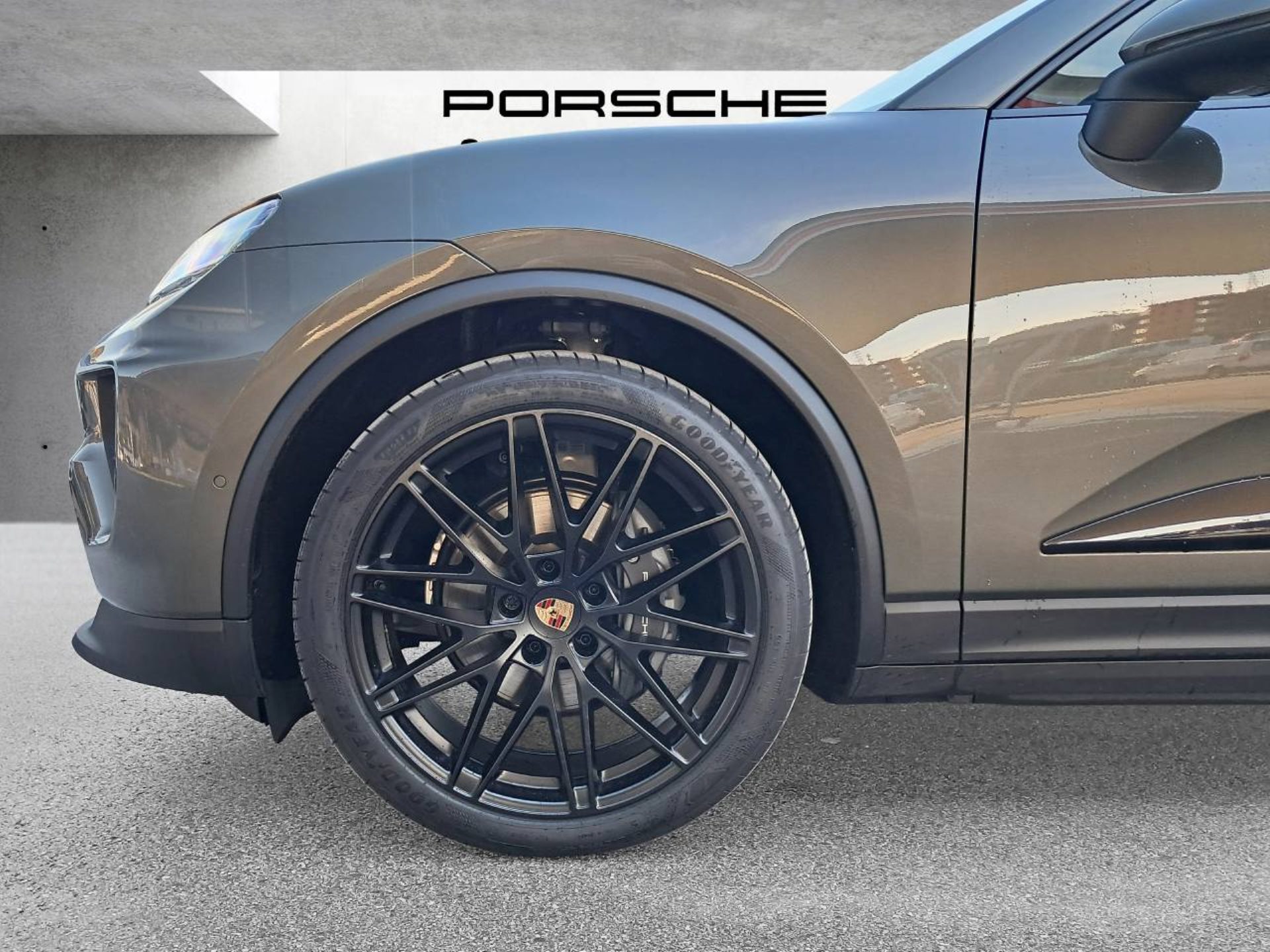 PORSCHE Macan 4-image-11