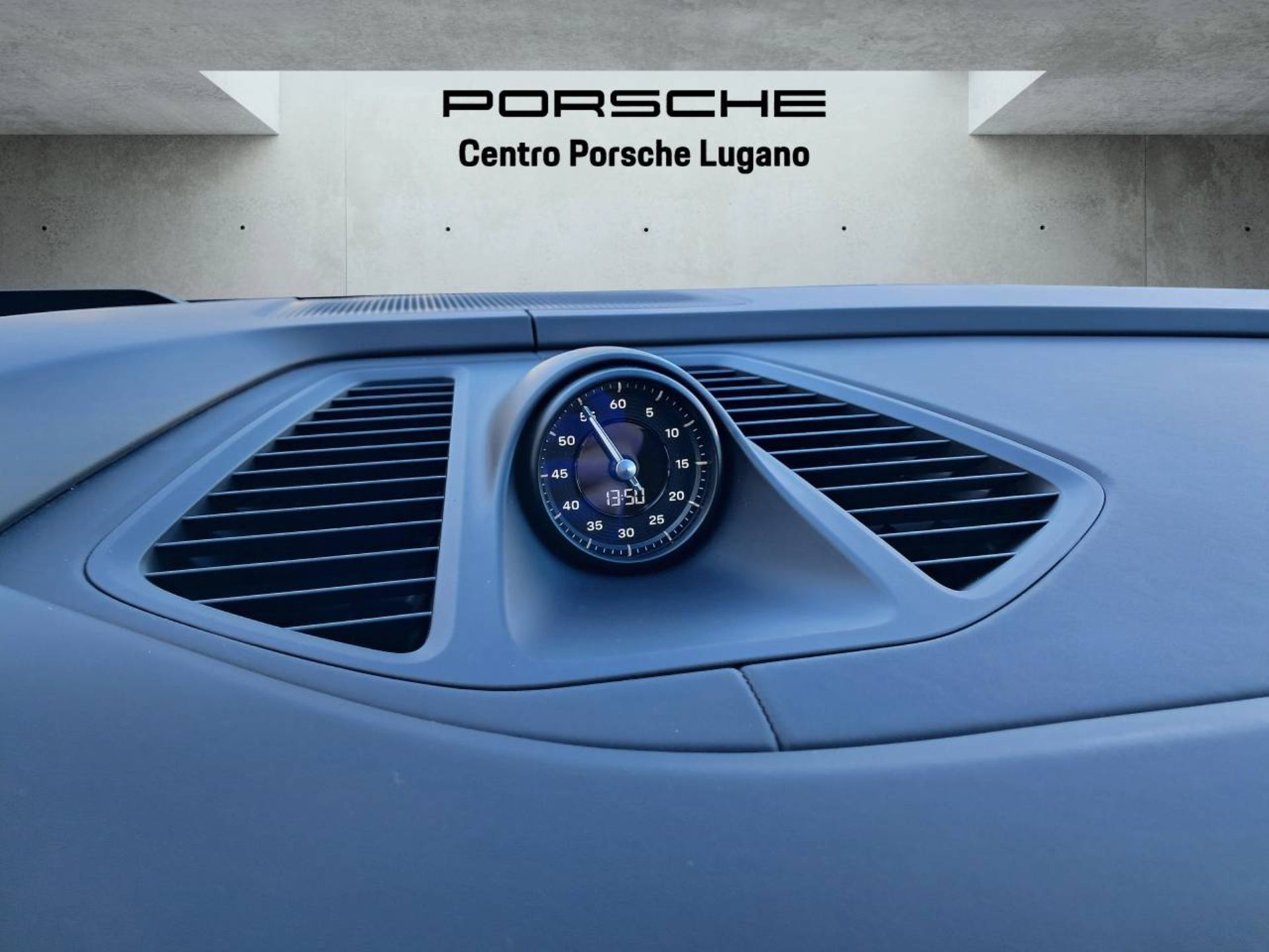 PORSCHE Macan 4-image-24