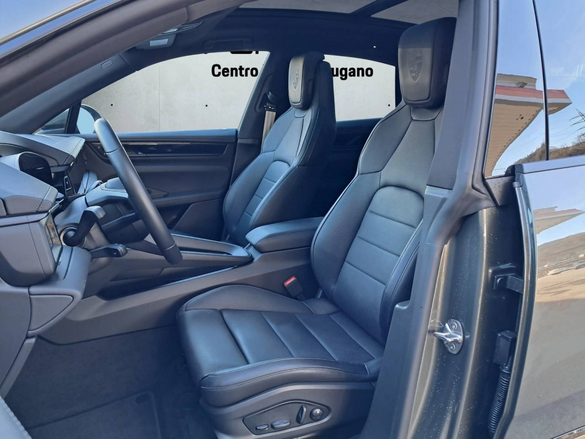 PORSCHE Macan 4-image-4