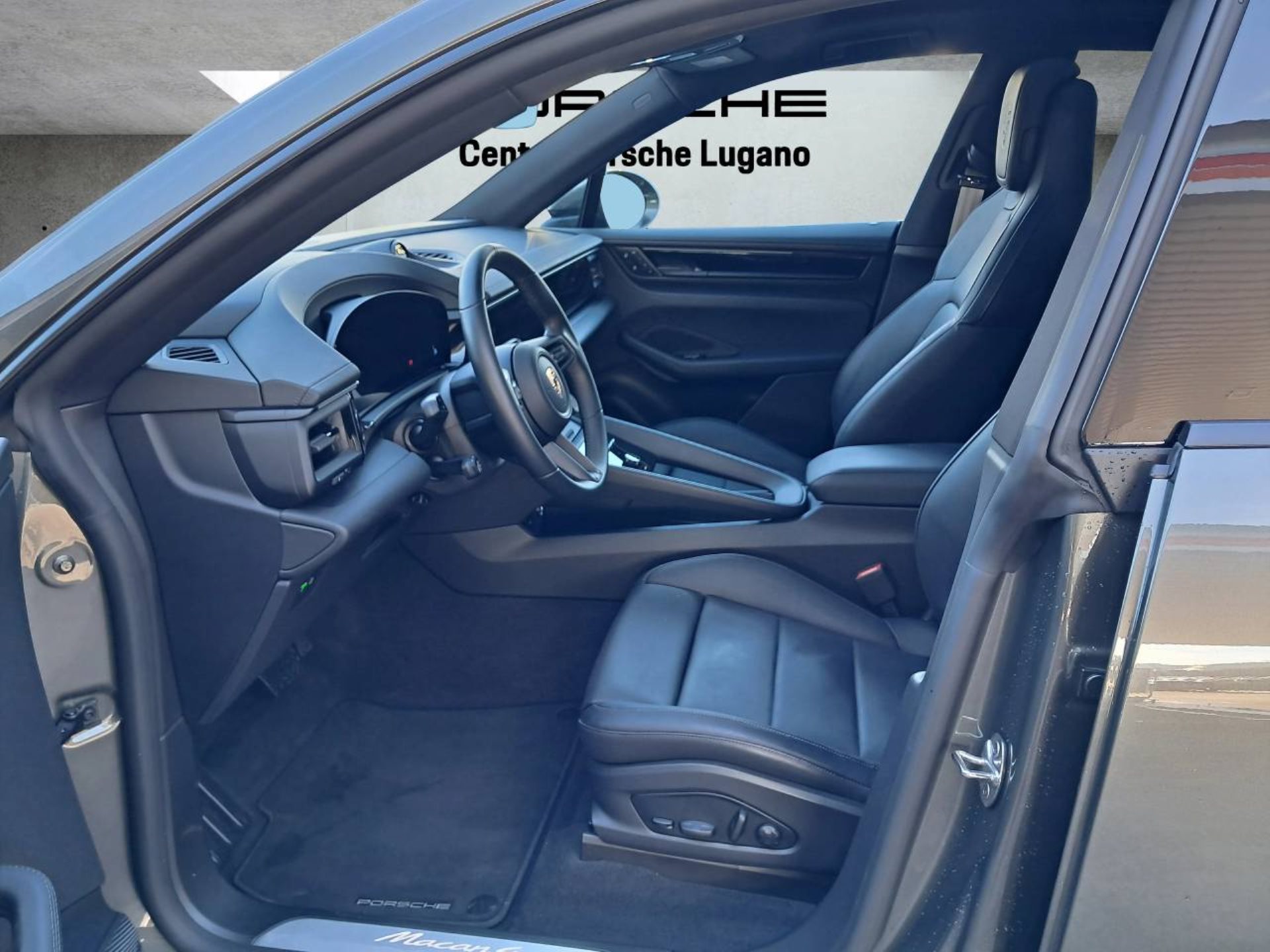 PORSCHE Macan 4-image-3