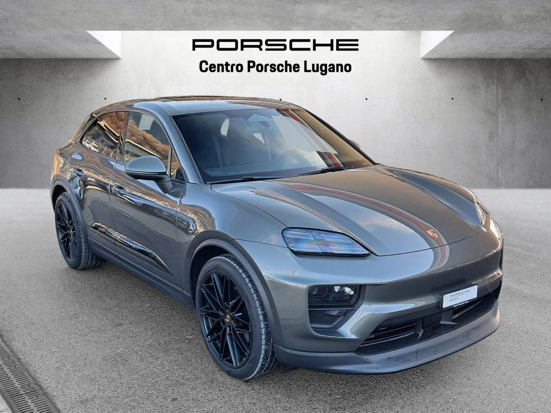 PORSCHE Macan 4-image-5