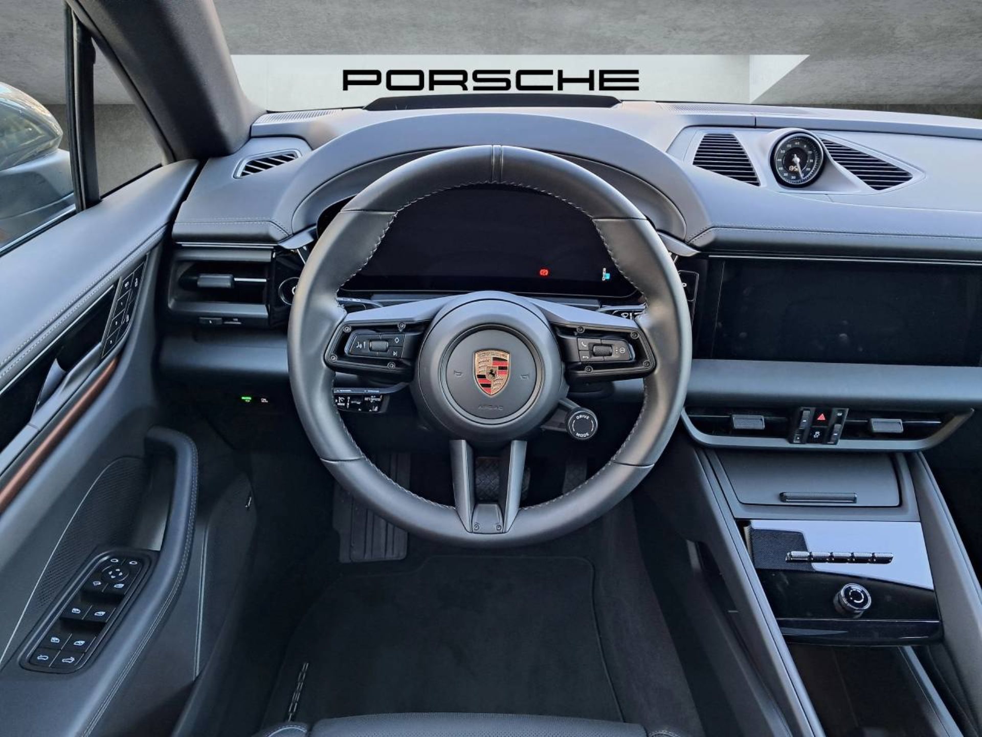 PORSCHE Macan 4-image-12