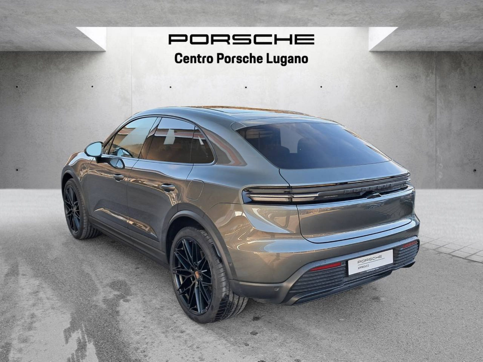 PORSCHE Macan 4-image-6