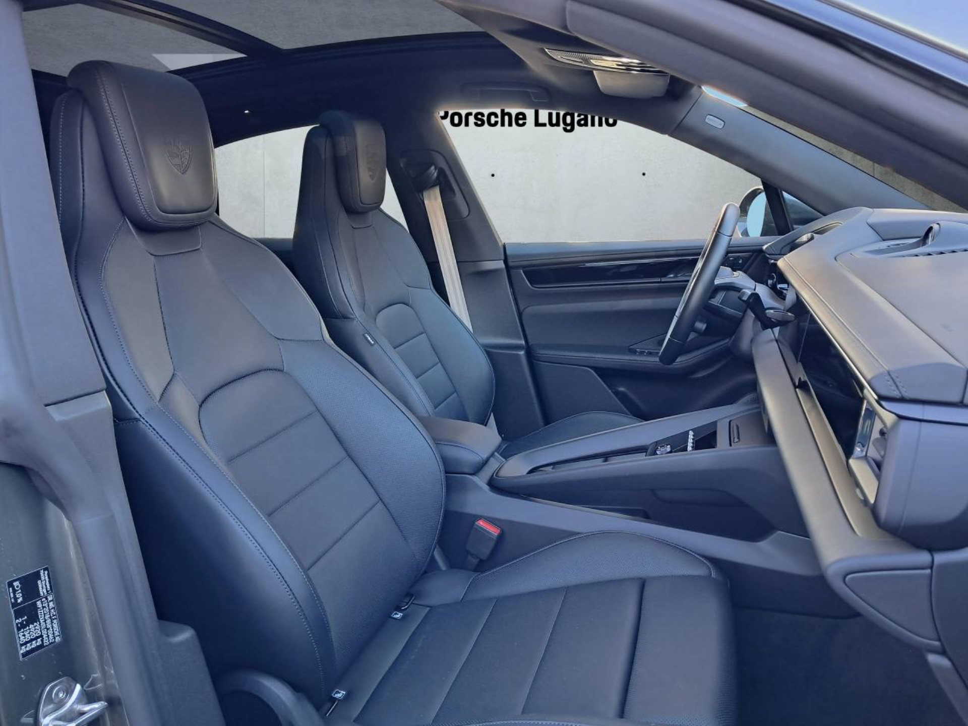 PORSCHE Macan 4-image-14