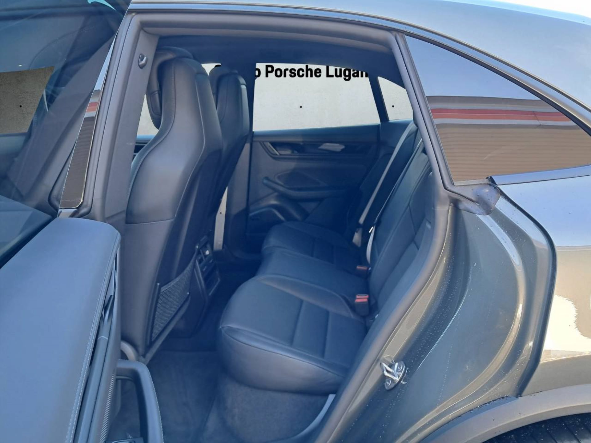 PORSCHE Macan 4-image-16
