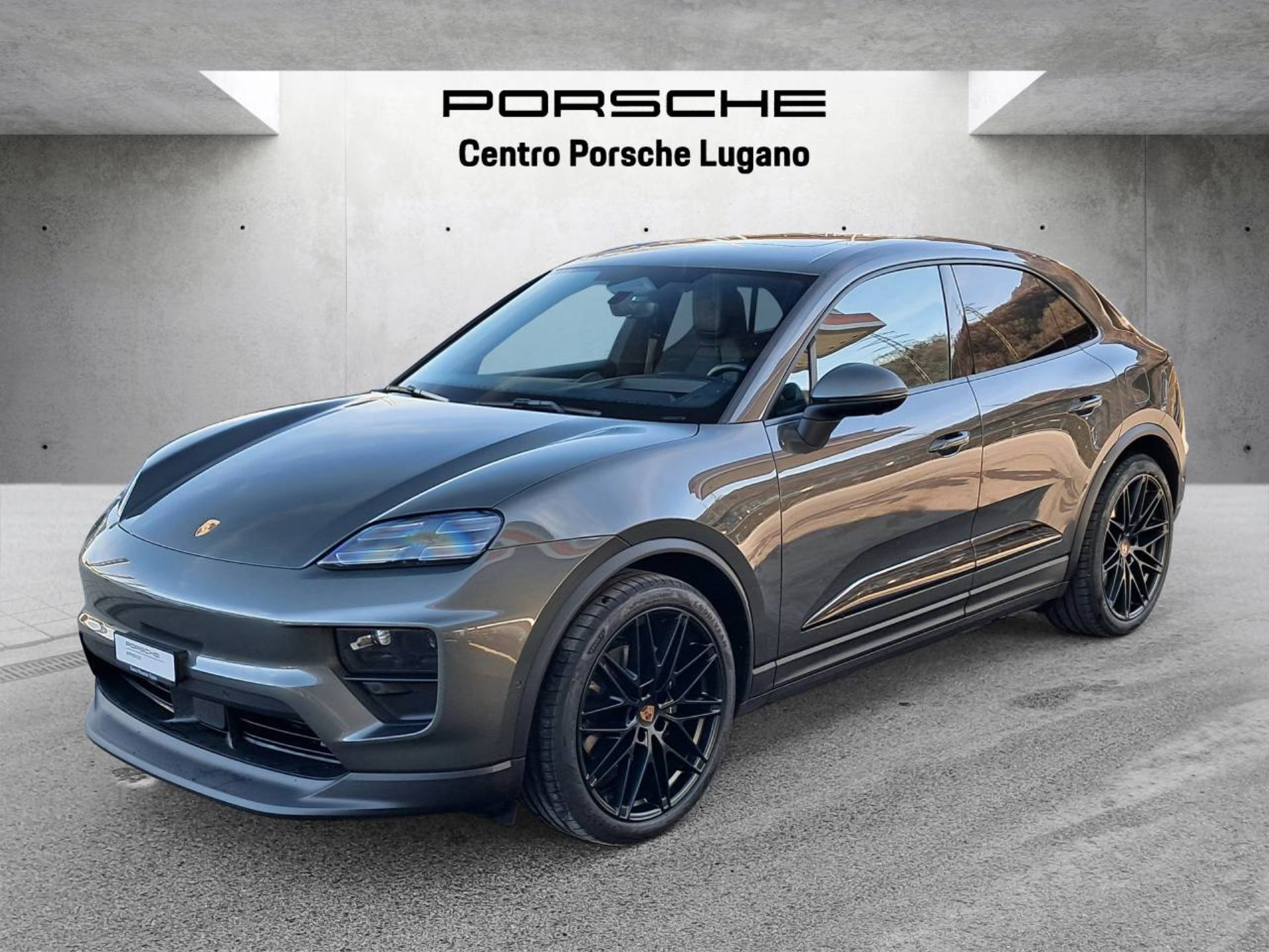 PORSCHE Macan 4-image-8