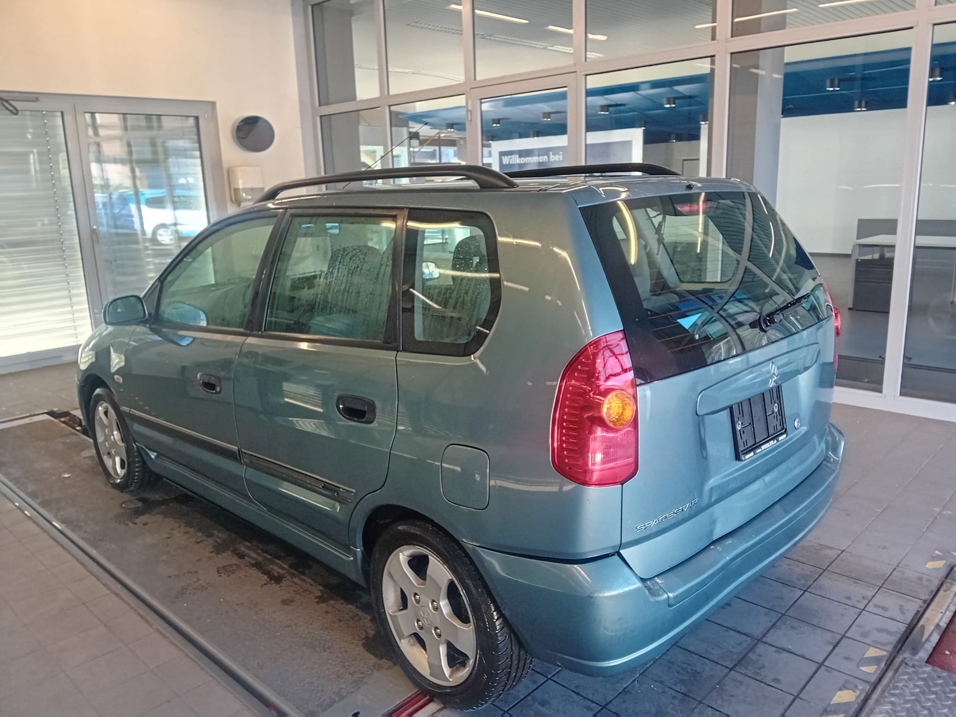 MITSUBISHI Space Star 1.8 16V Premium-image-3
