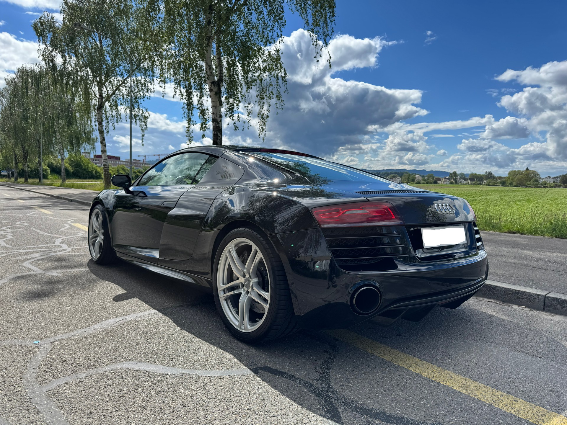 AUDI R8 plus Coupé 5.2 S-Tronic, Keramikbremsen, 8 Räder-image-2