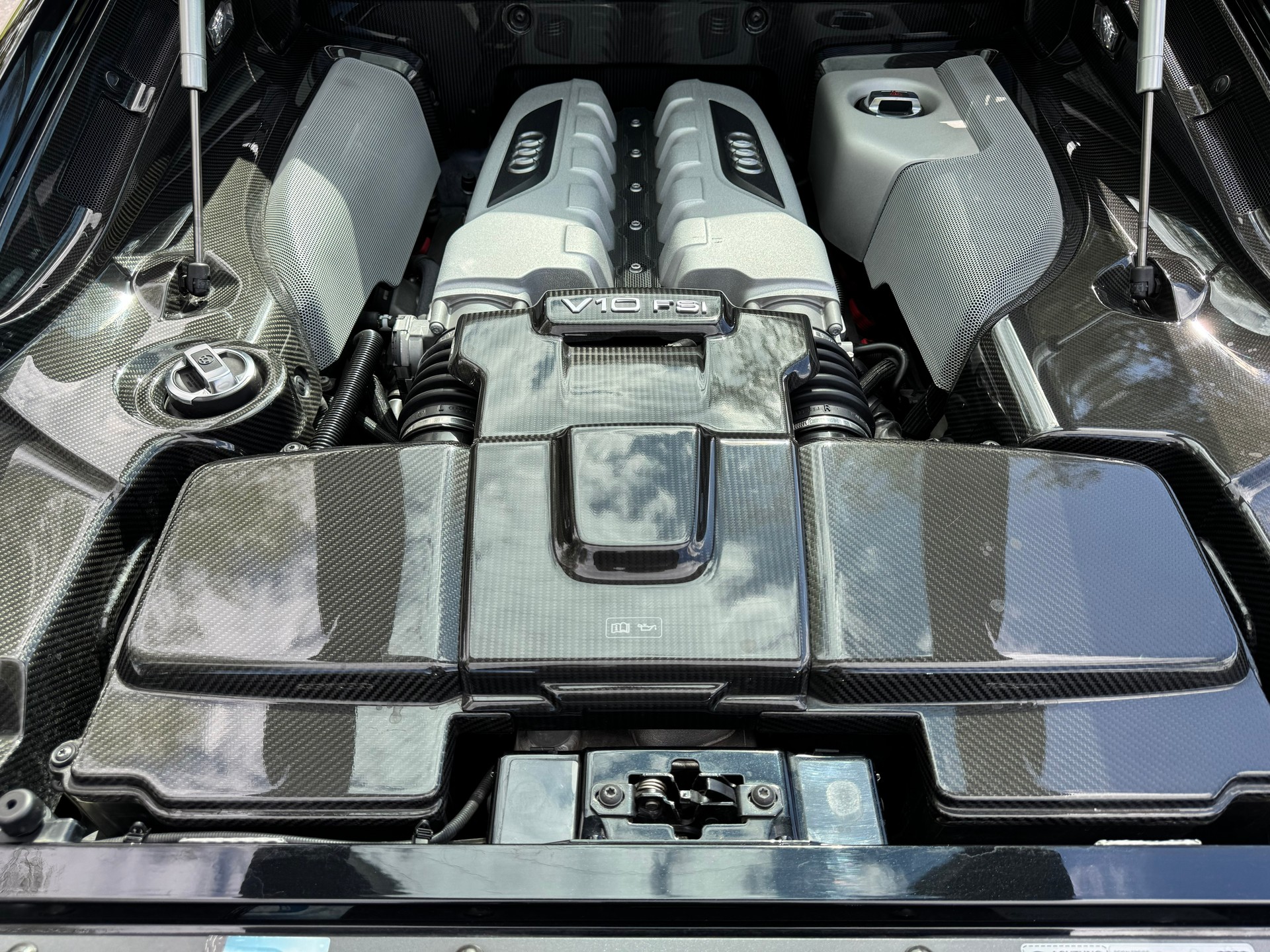 AUDI R8 plus Coupé 5.2 S-Tronic, Keramikbremsen, 8 Räder-image-14