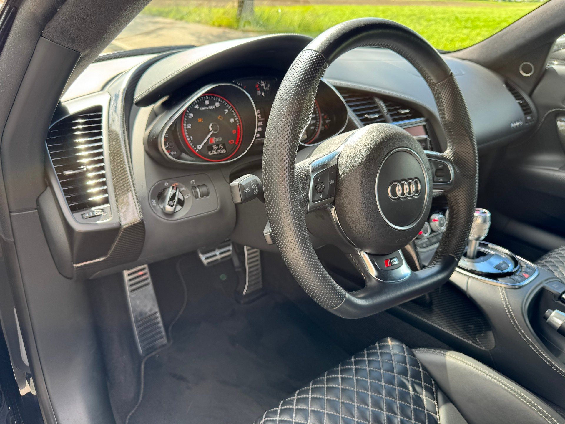 AUDI R8 plus Coupé 5.2 S-Tronic, Keramikbremsen, 8 Räder-image-9