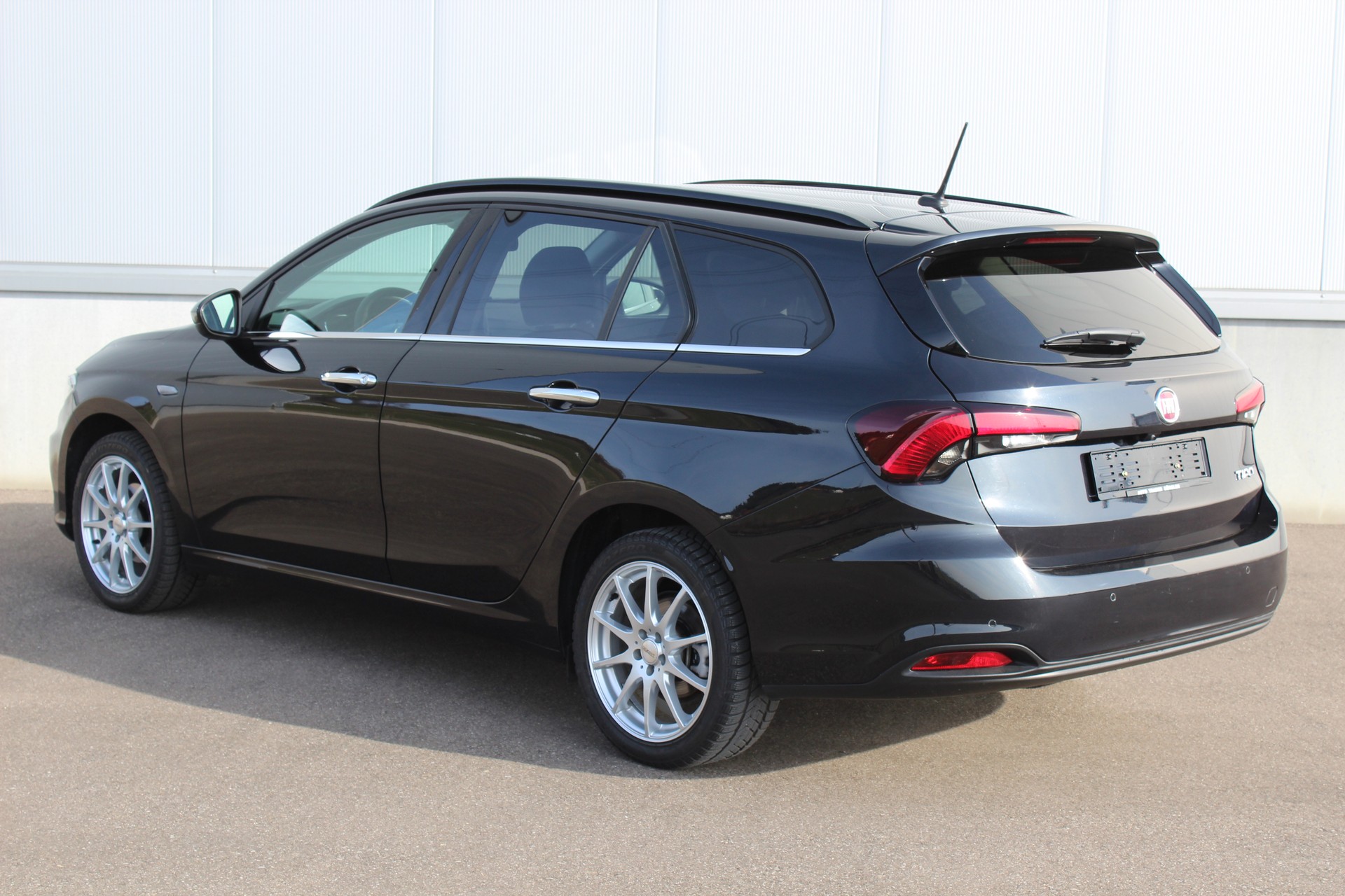 FIAT Tipo 1.6MJ Station Wagon Lounge DCT-image-3