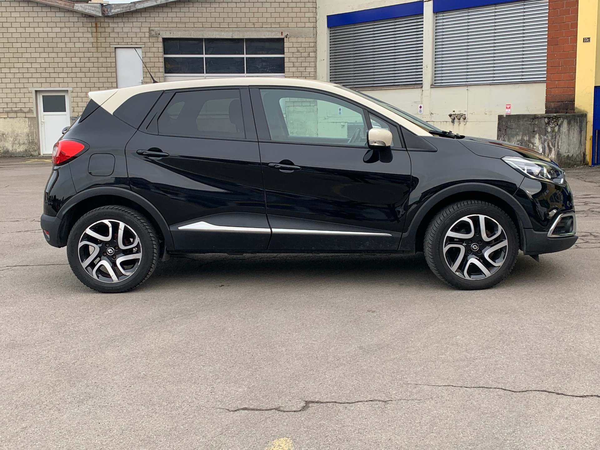 RENAULT Captur 1.2 T 16V Intens EDC-image-5