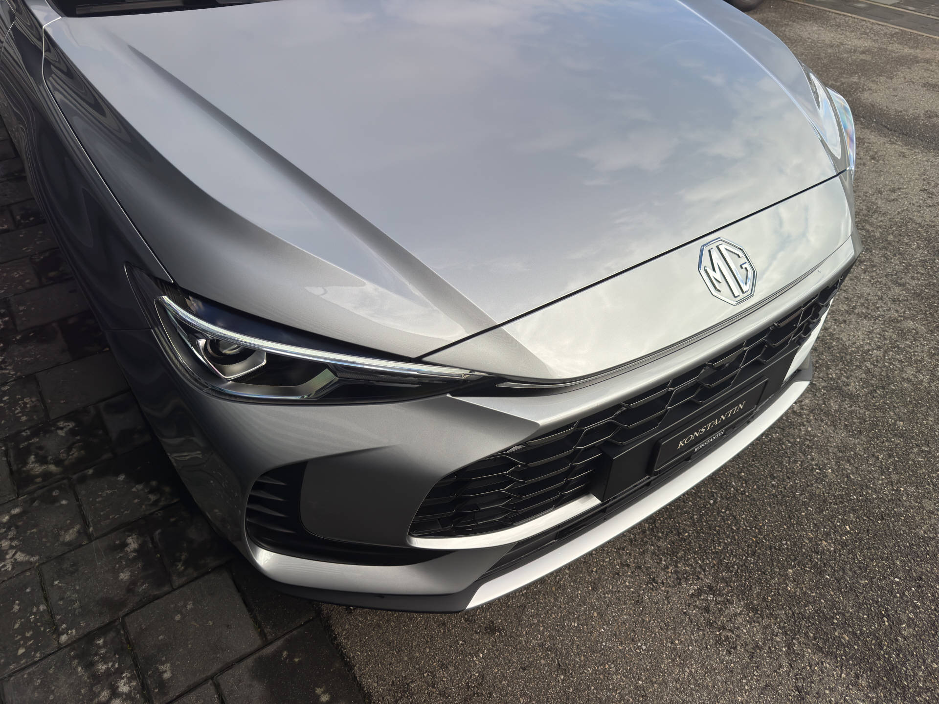 MG ZS 1.5 Hybrid+ Luxury-image-15