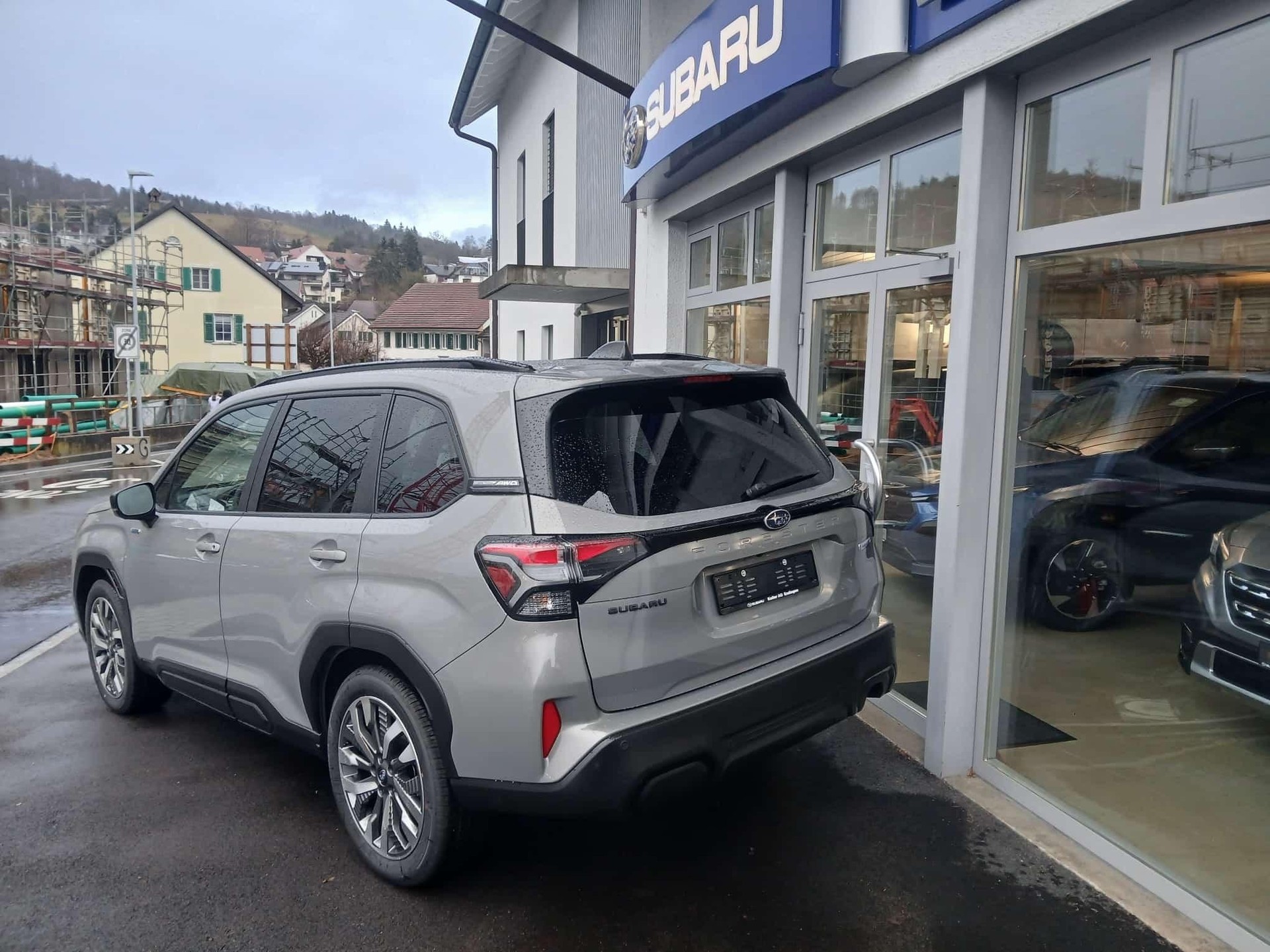 SUBARU Forester Station 2.0i e-Boxer Luxury-image-1