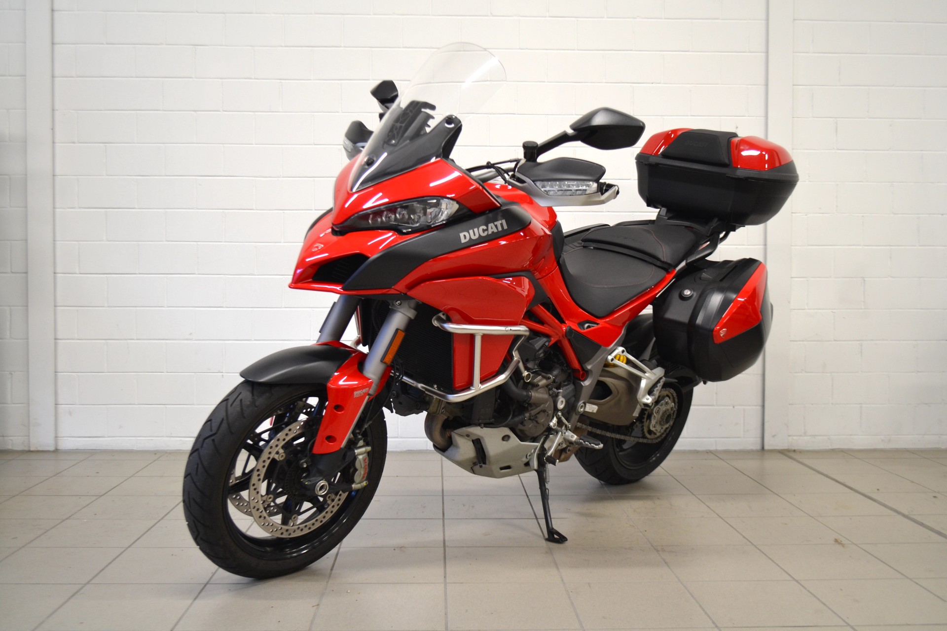 DUCATI Multistrada 1200 S-showroom-element-1