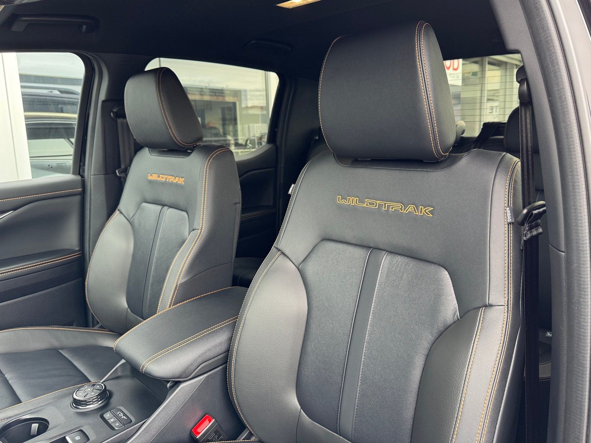 FORD Ranger Wildtrak 3.0 Eco Blue e-4WD Automat-image-10