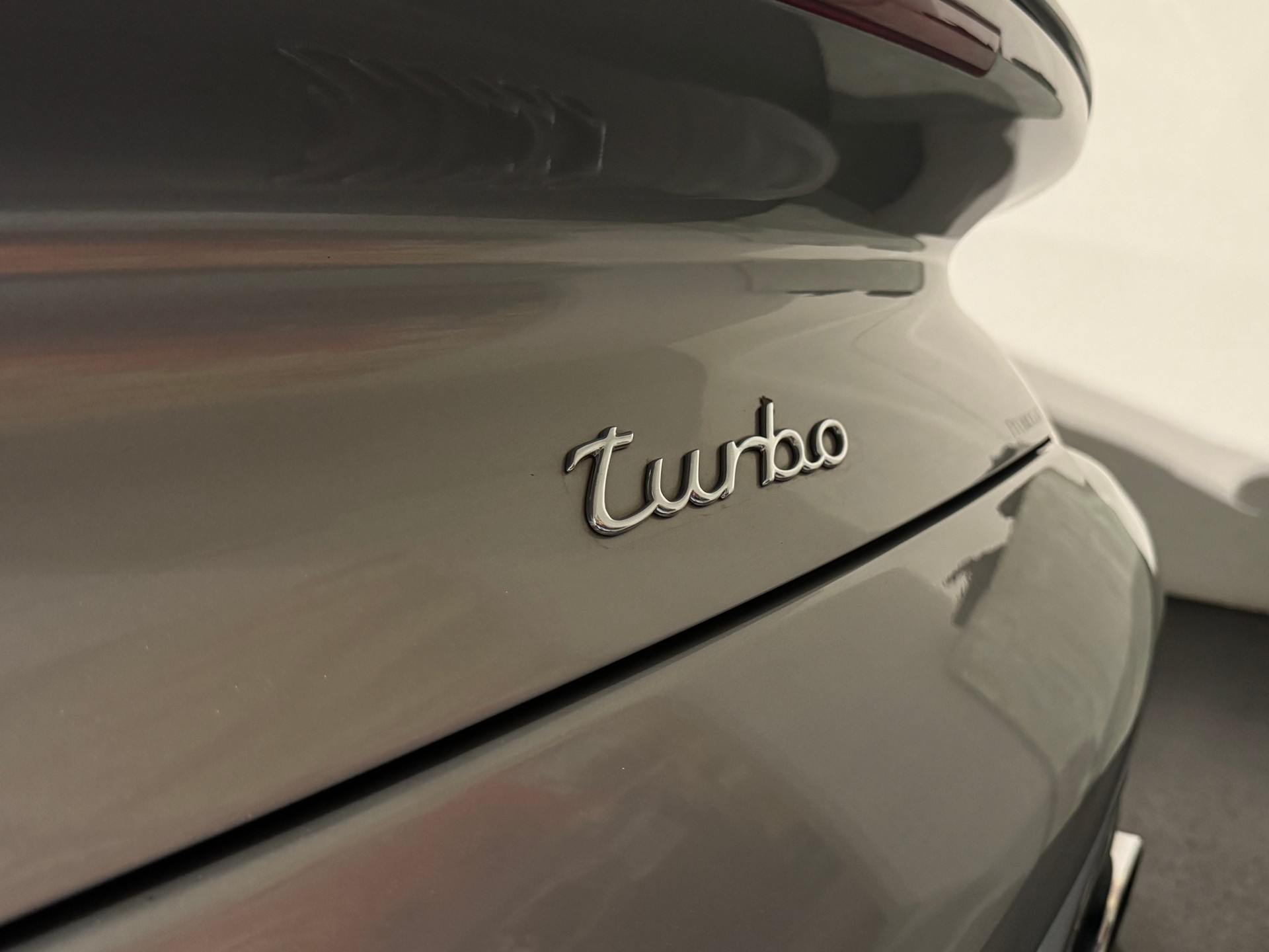 PORSCHE 911 Turbo-image-19