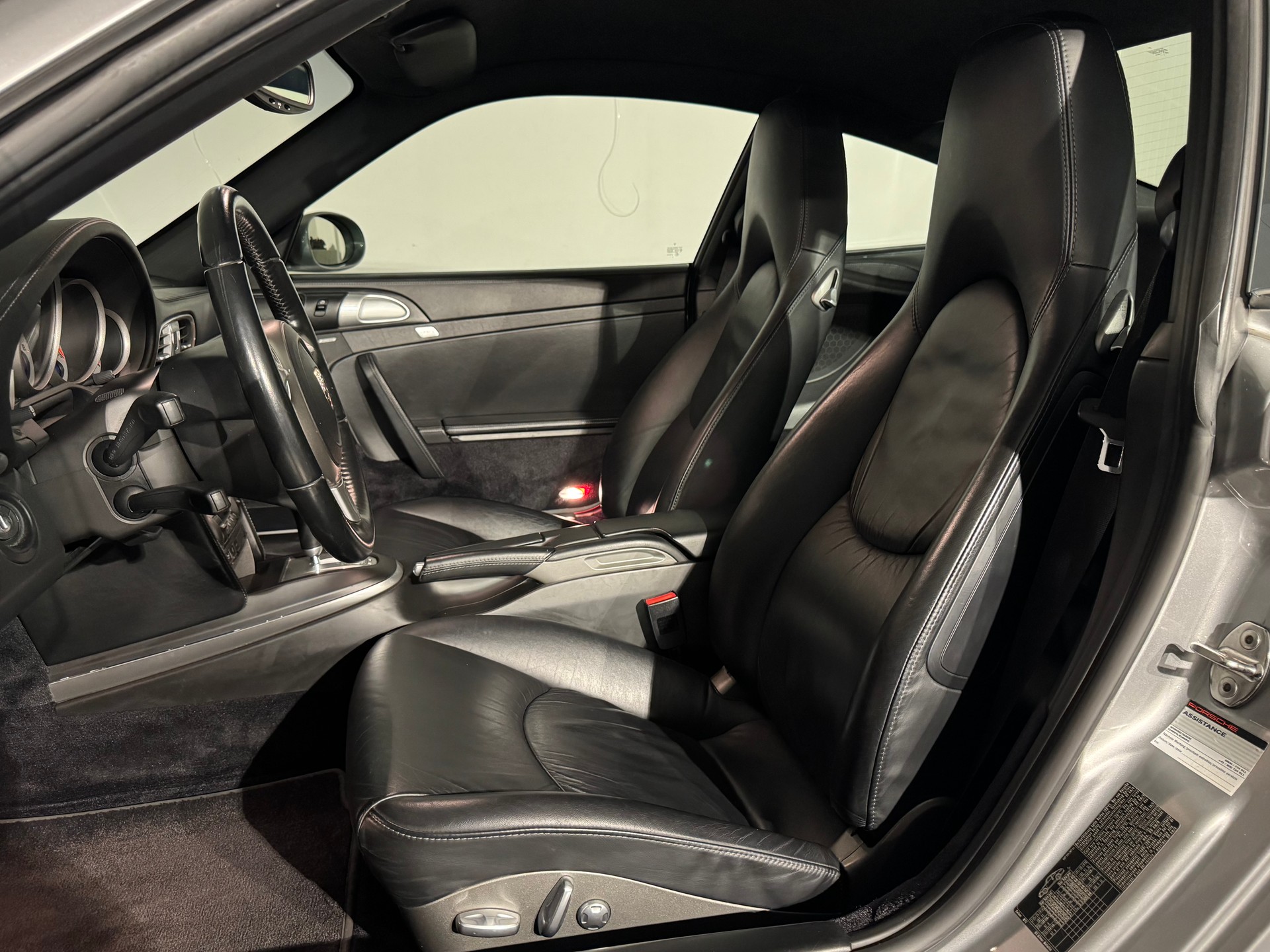 PORSCHE 911 Turbo-image-10