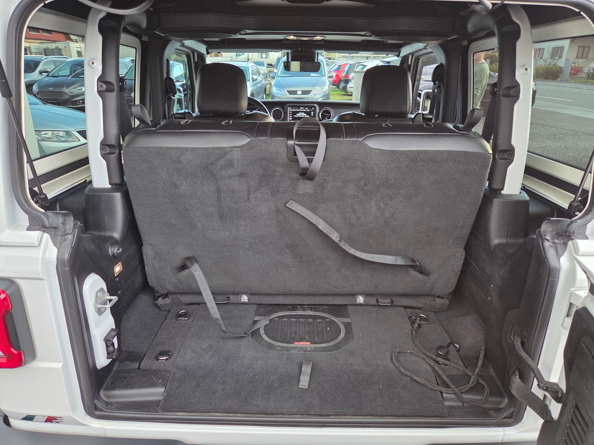 JEEP Wrangler 2.2MJ Sahara Automatic Overland-image-17
