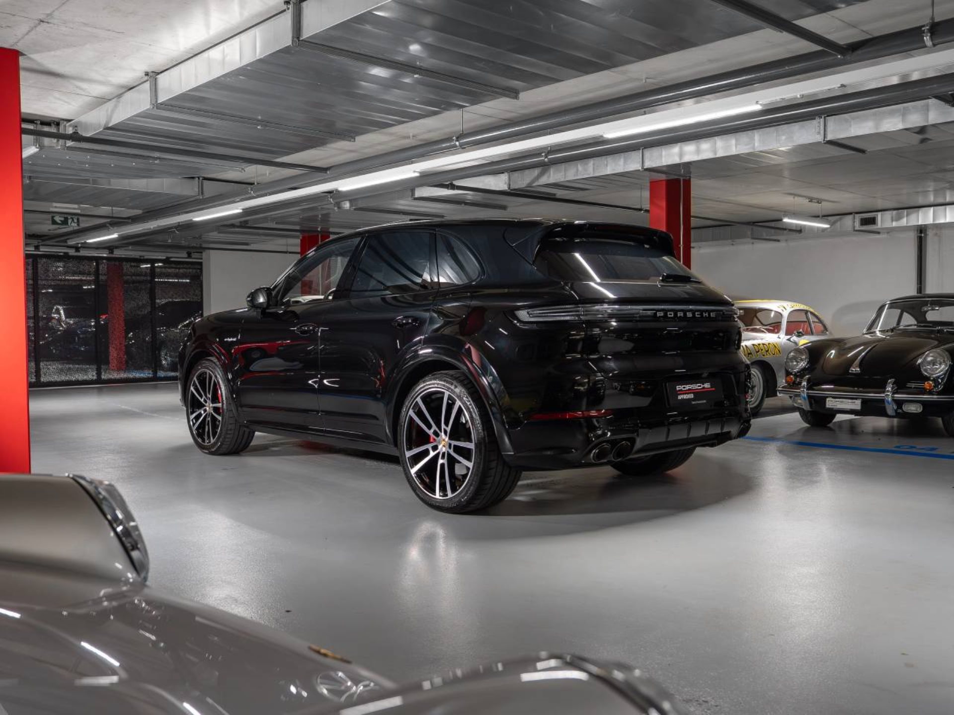 PORSCHE Cayenne S E-Hybrid (MY24)-showroom-element-2