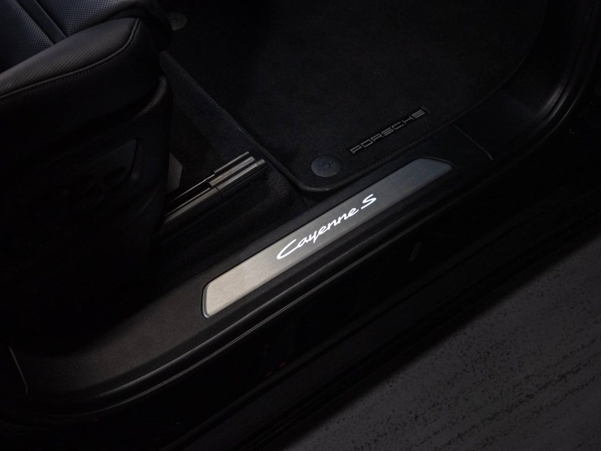 PORSCHE Cayenne S E-Hybrid (MY24)-image-19