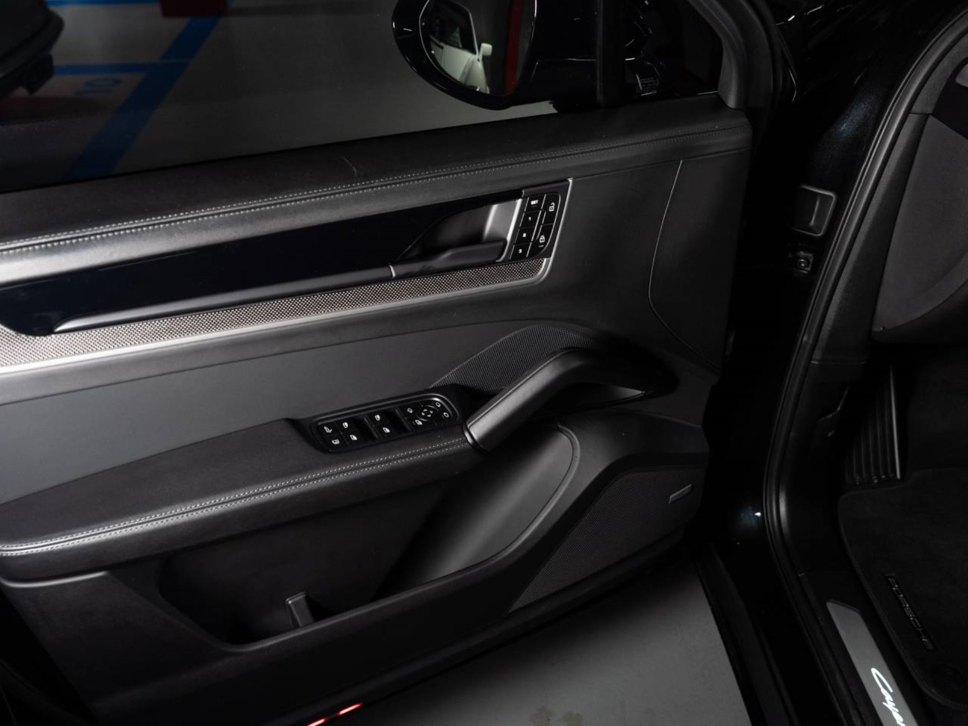 PORSCHE Cayenne S E-Hybrid (MY24)-image-17