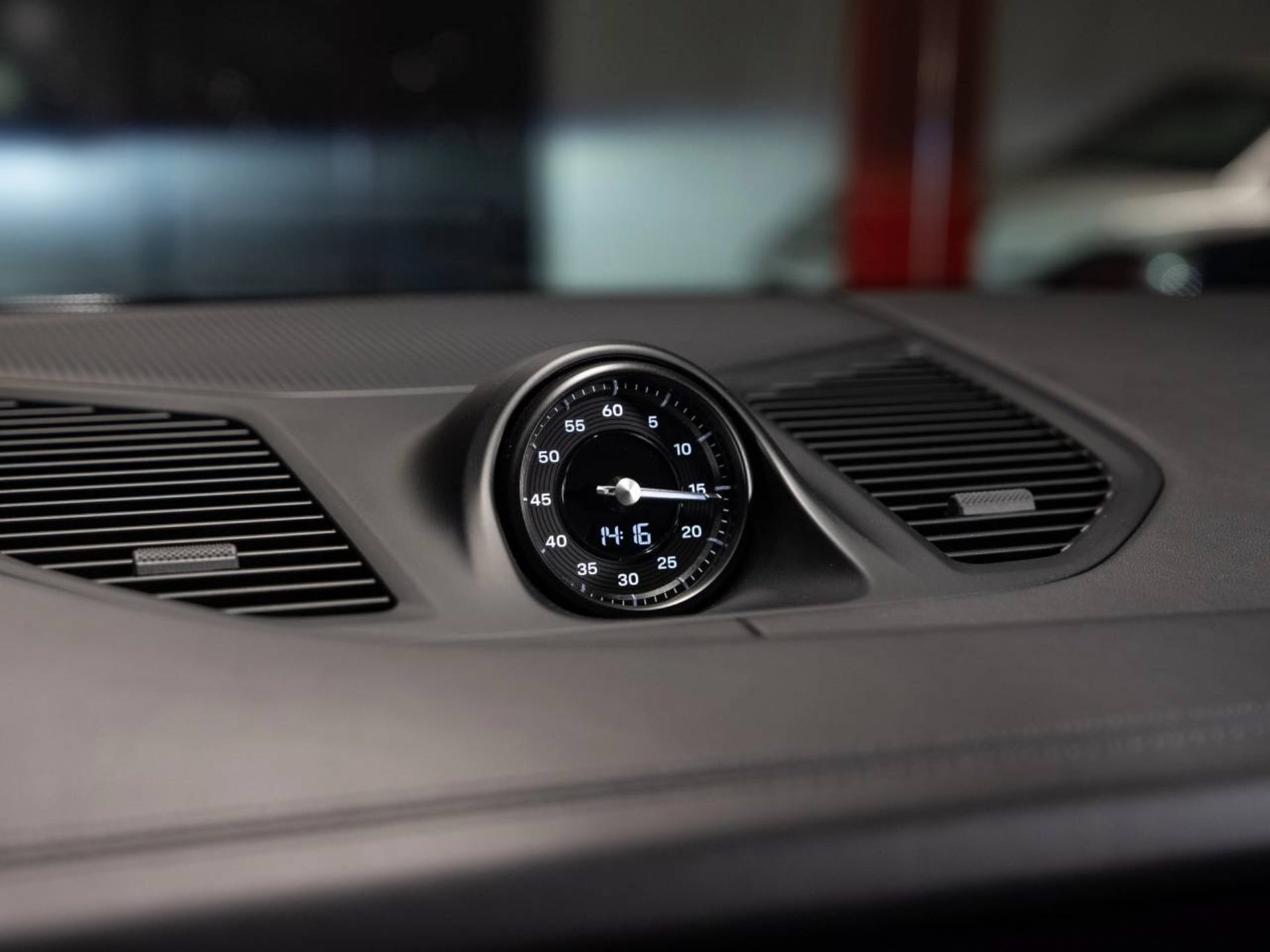 PORSCHE Cayenne S E-Hybrid (MY24)-image-10