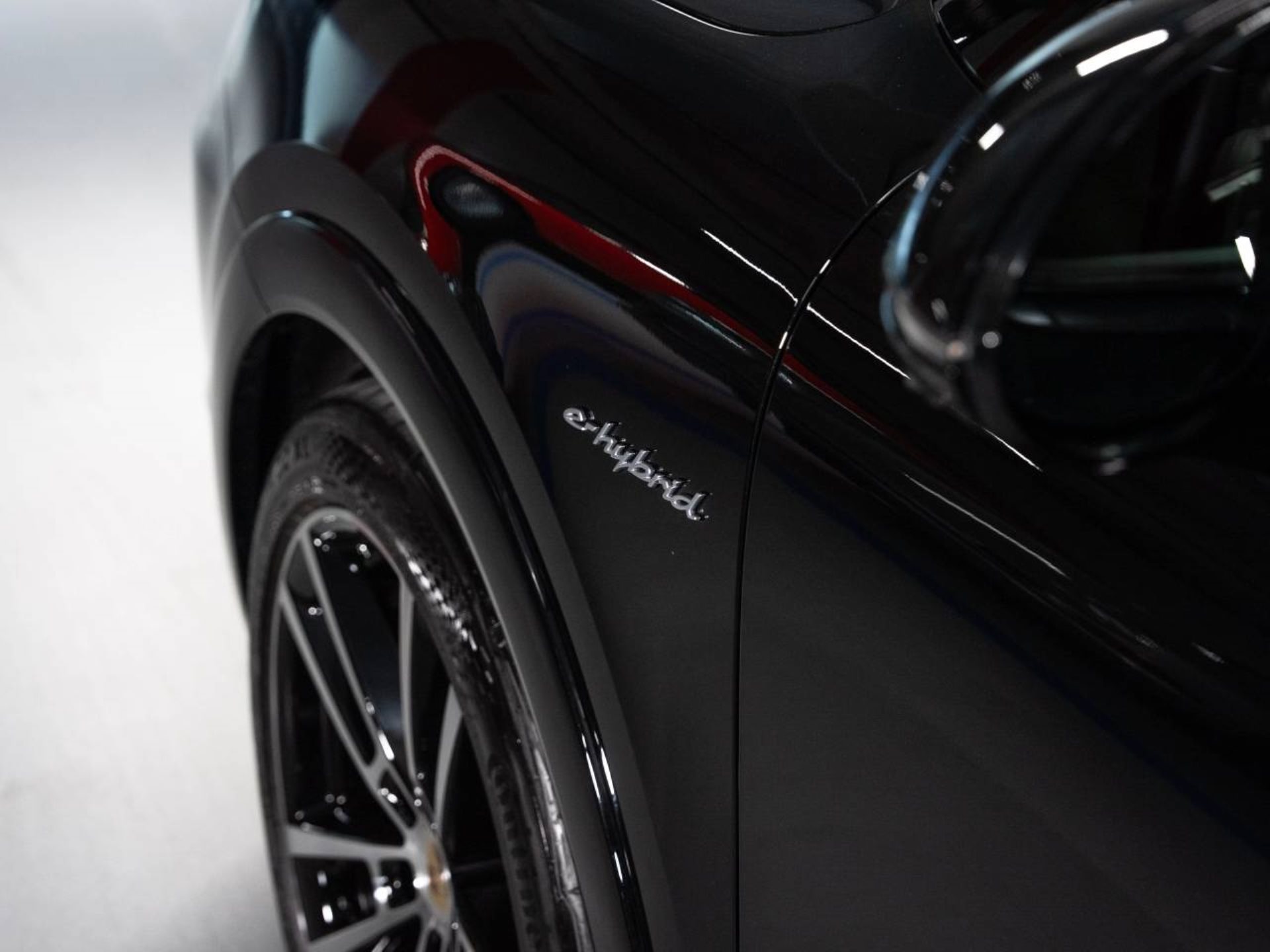 PORSCHE Cayenne S E-Hybrid (MY24)-image-21