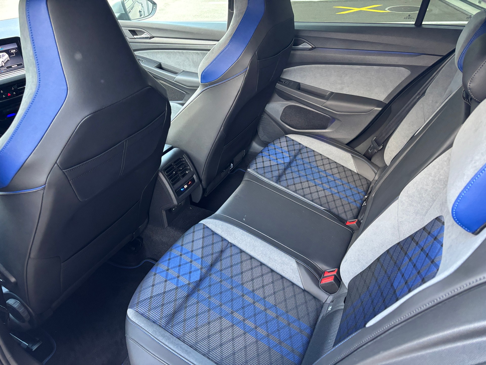 VW Golf 2.0 TSI R DSG 4Motion-image-6