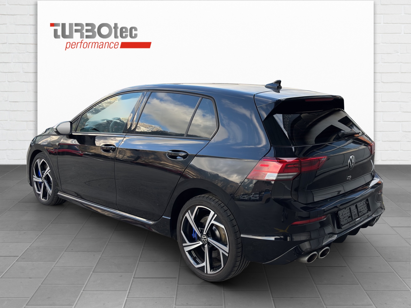 VW Golf 2.0 TSI R DSG 4Motion-image-2