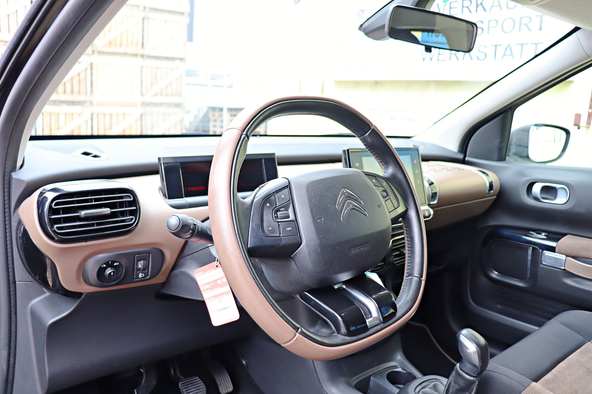 CITROEN C4 Cactus 1.2 VTi Shine-image-6