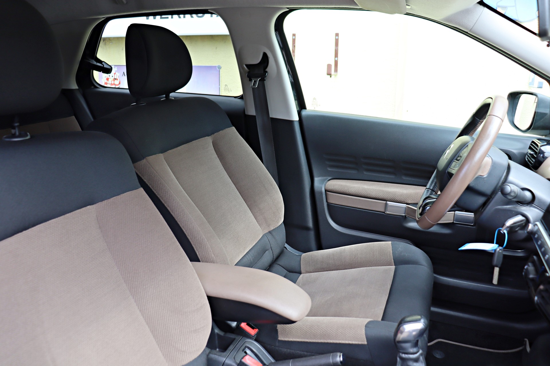 CITROEN C4 Cactus 1.2 VTi Shine-image-10