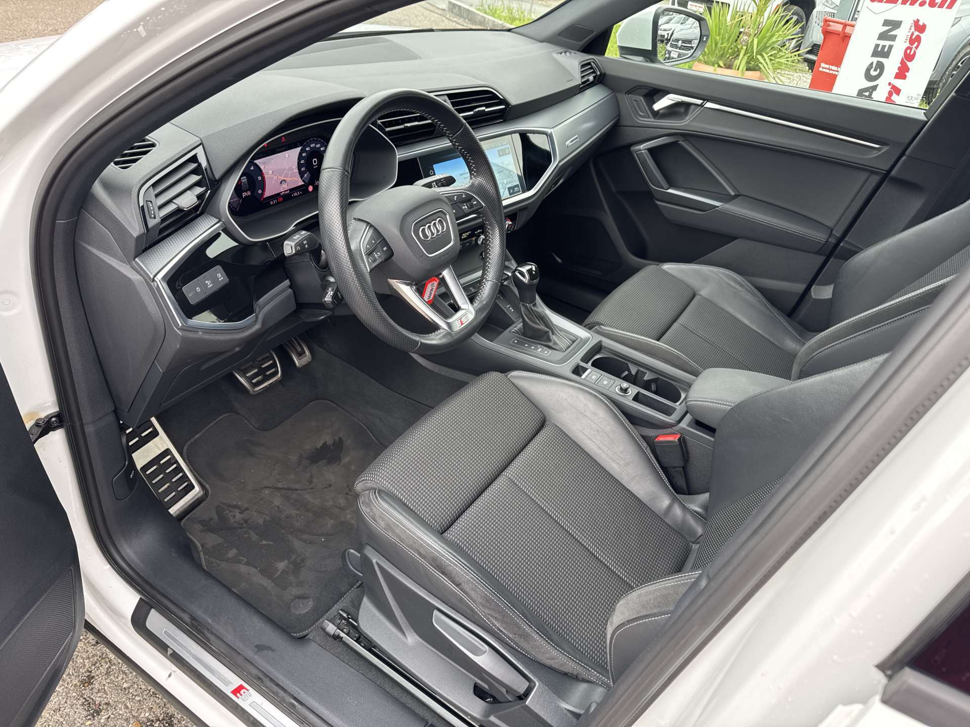 AUDI Q3 35 TDi S-Line S-Tronic Automat-image-5