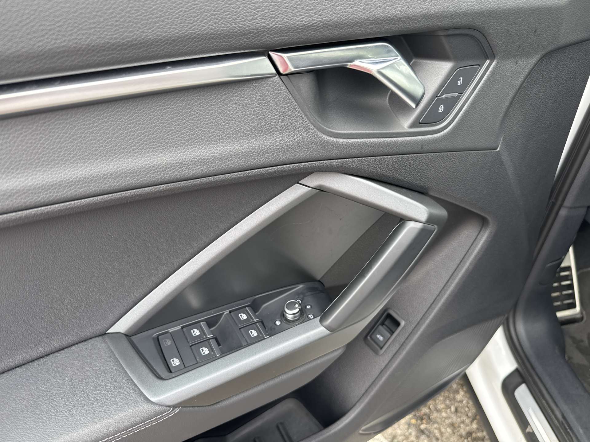 AUDI Q3 35 TDi S-Line S-Tronic Automat-image-9