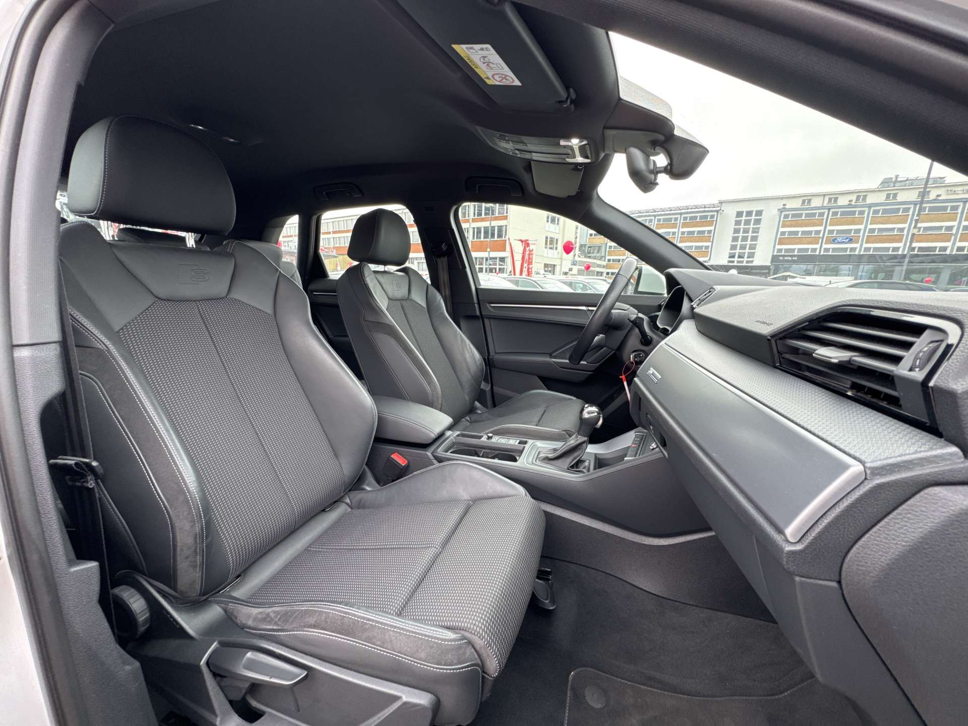 AUDI Q3 35 TDi S-Line S-Tronic Automat-image-12