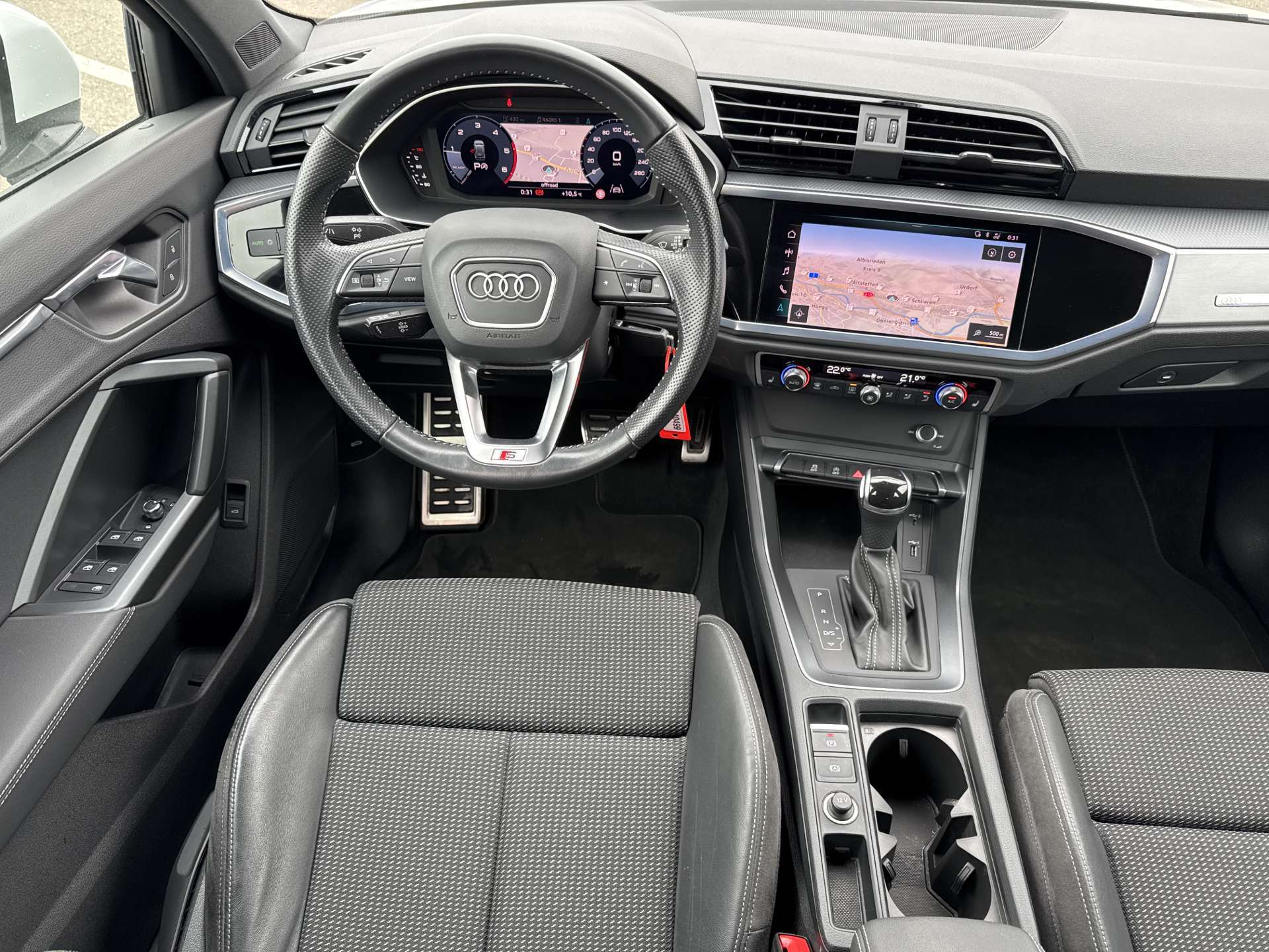 AUDI Q3 35 TDi S-Line S-Tronic Automat-image-4