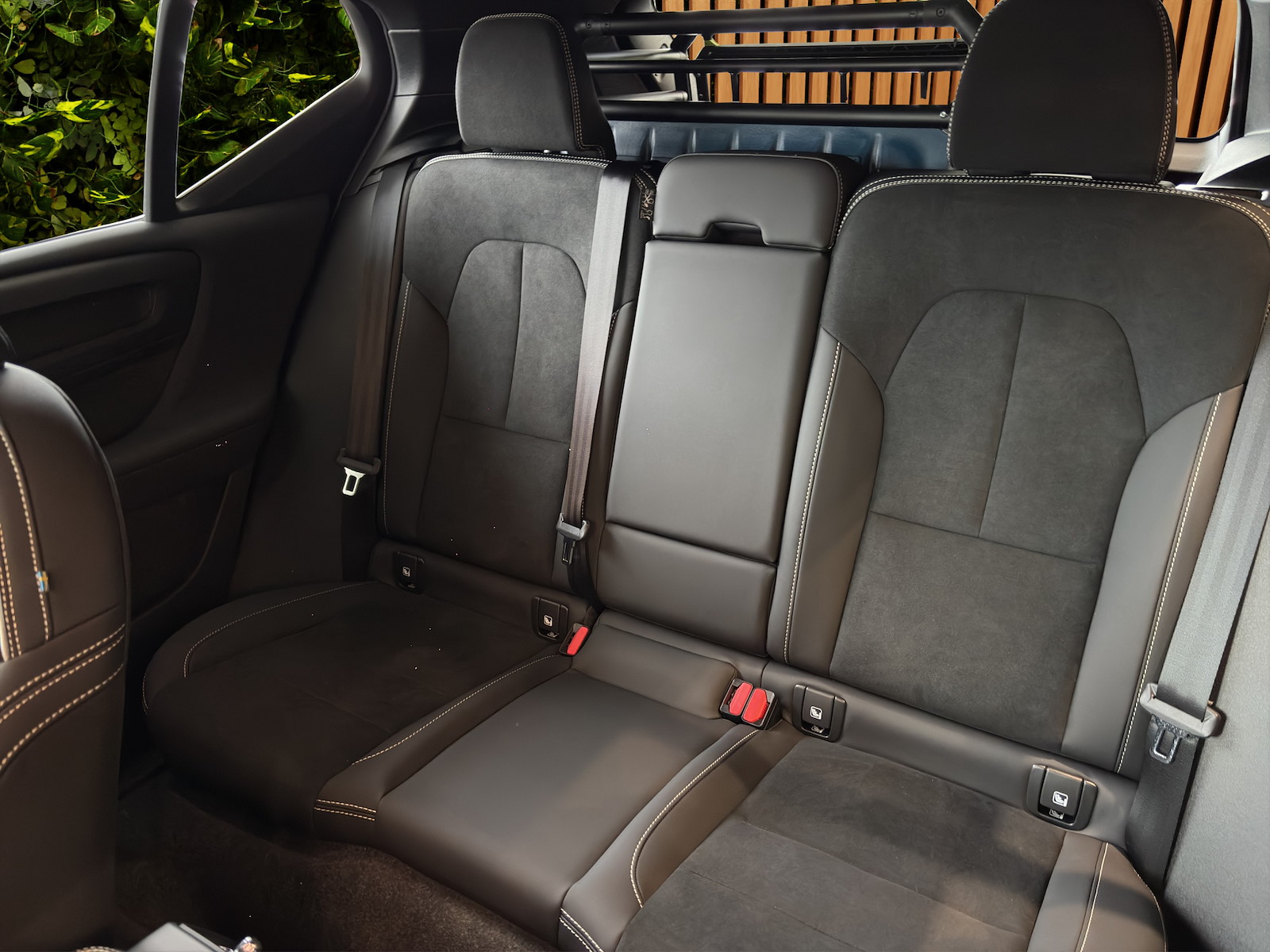 VOLVO XC40 2.0 B4 MH Ultra Dark-image-9