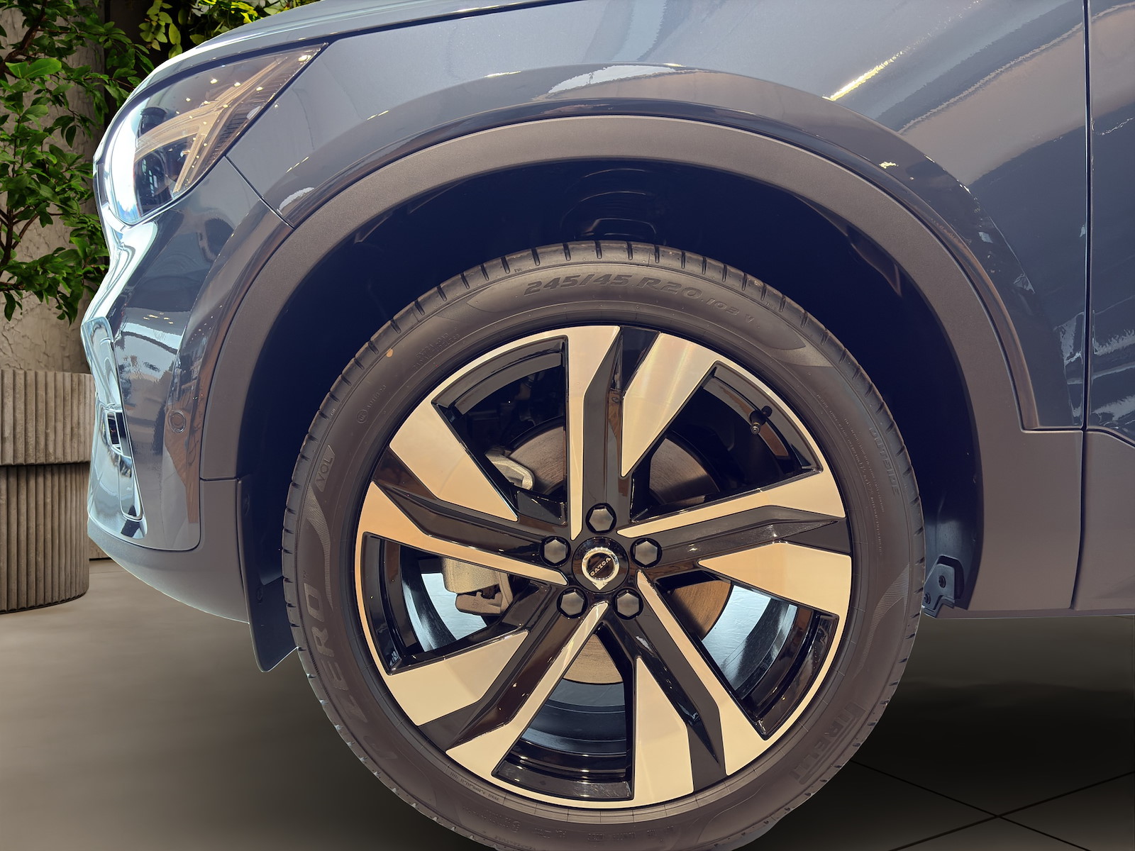 VOLVO XC40 2.0 B4 MH Ultra Dark-image-4