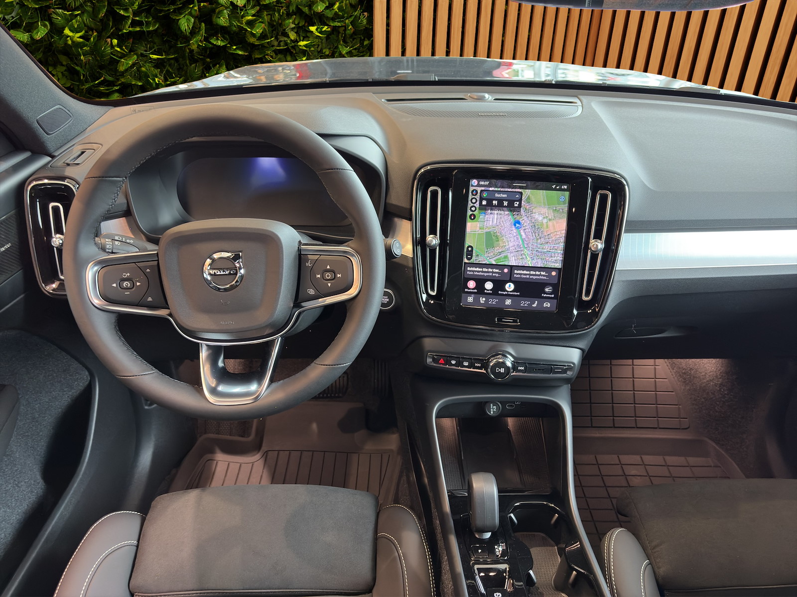 VOLVO XC40 2.0 B4 MH Ultra Dark-image-5