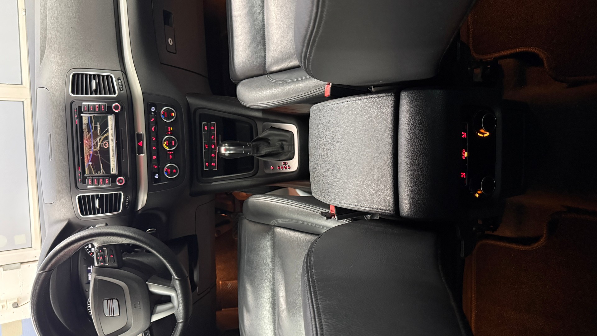 SEAT Alhambra 2.0 TDI Style Ecomotive DSG, frisch ab MFK, frisch ab Zahnriemen & Servic 7 Sitze, AHK 2.2T, Garantie, ES, SH, DAB u.vm-image-28