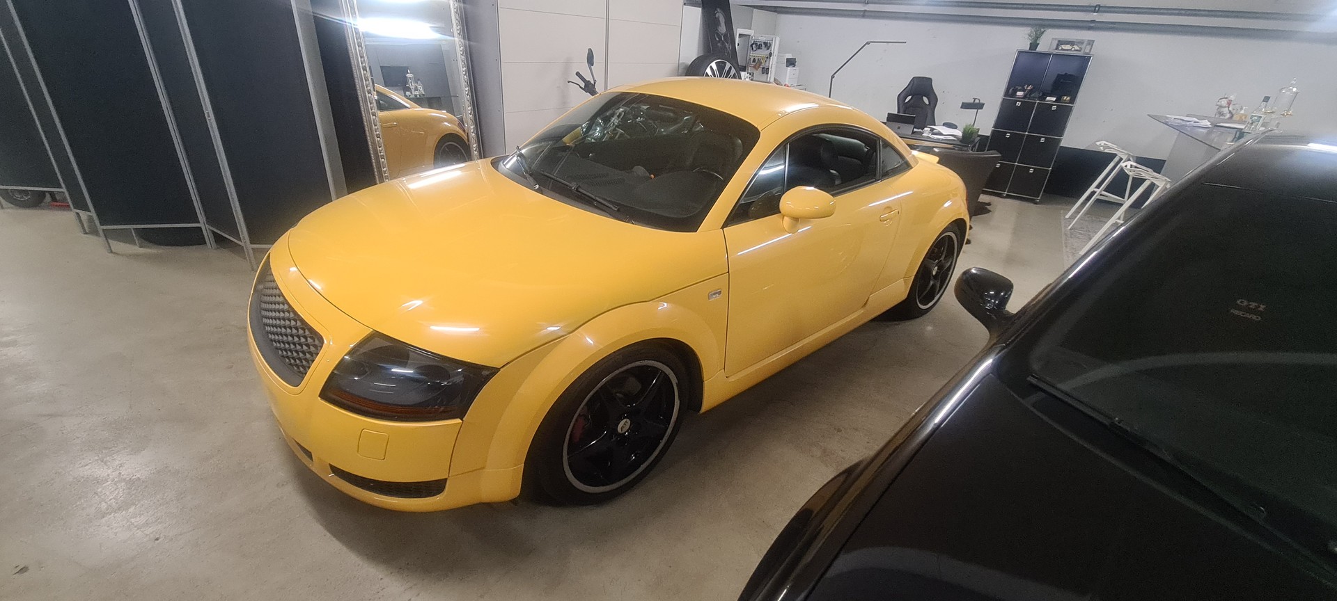 AUDI LimiTT Coupé 1.8 T quattro jaune Imola-image-2