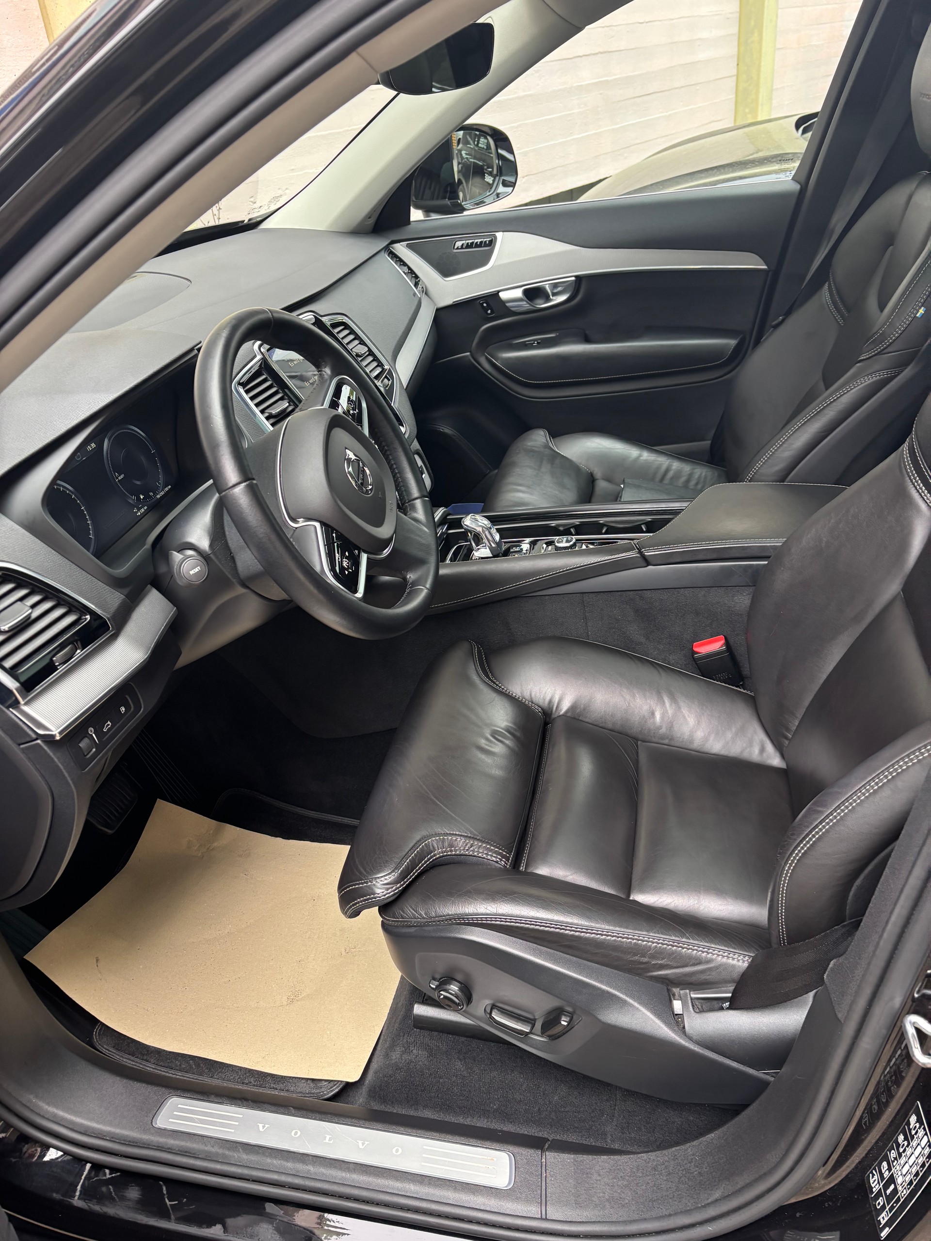 VOLVO XC90 T8 AWD Inscription Geartronic-image-4
