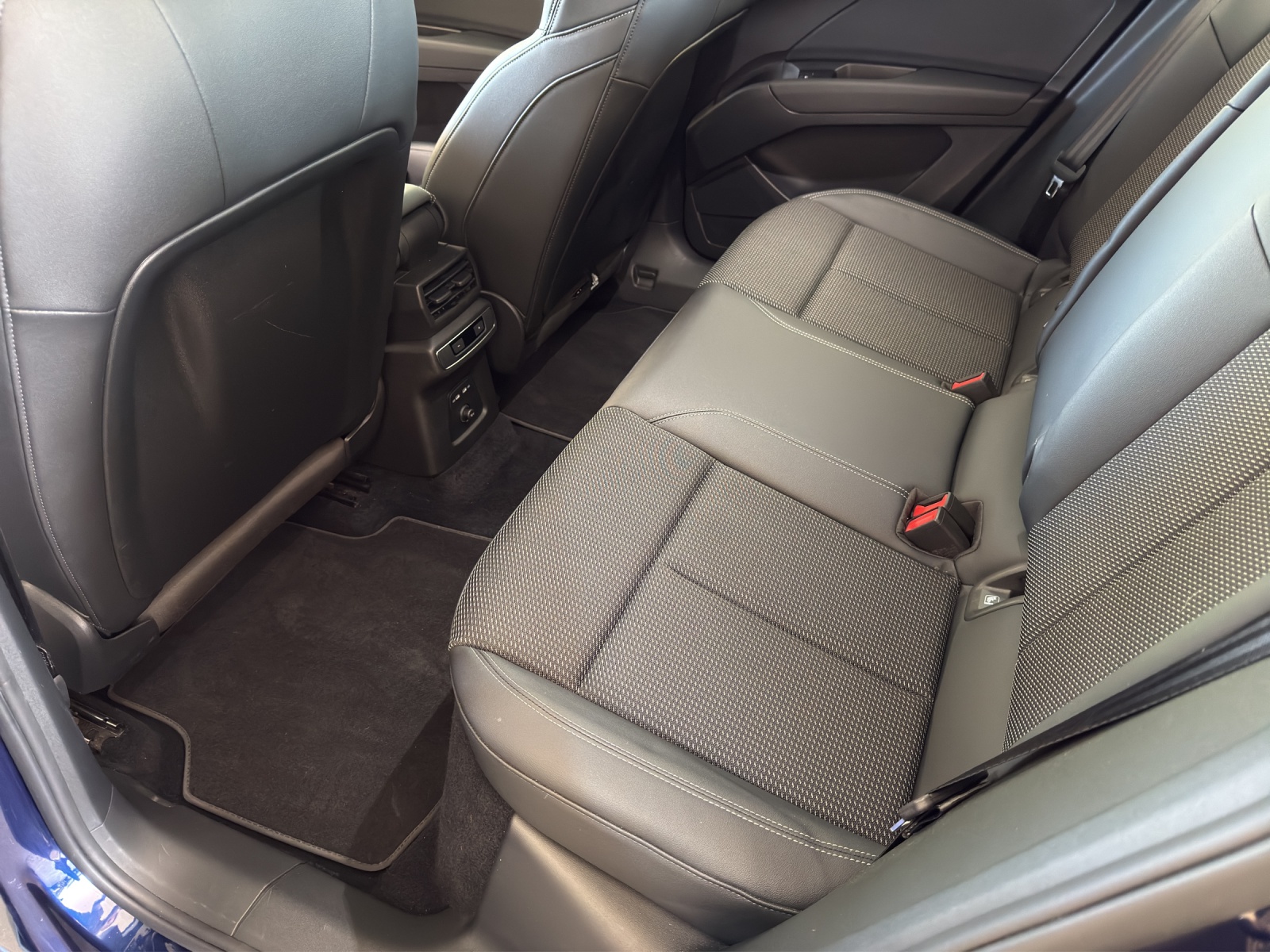 AUDI Q4 e-tron 40-image-12