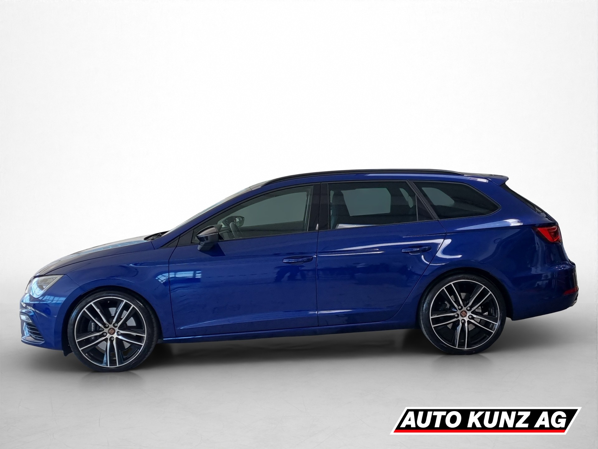 SEAT Leon ST 2.0 TSI 300 Cupra 4Drive DSG-image-2