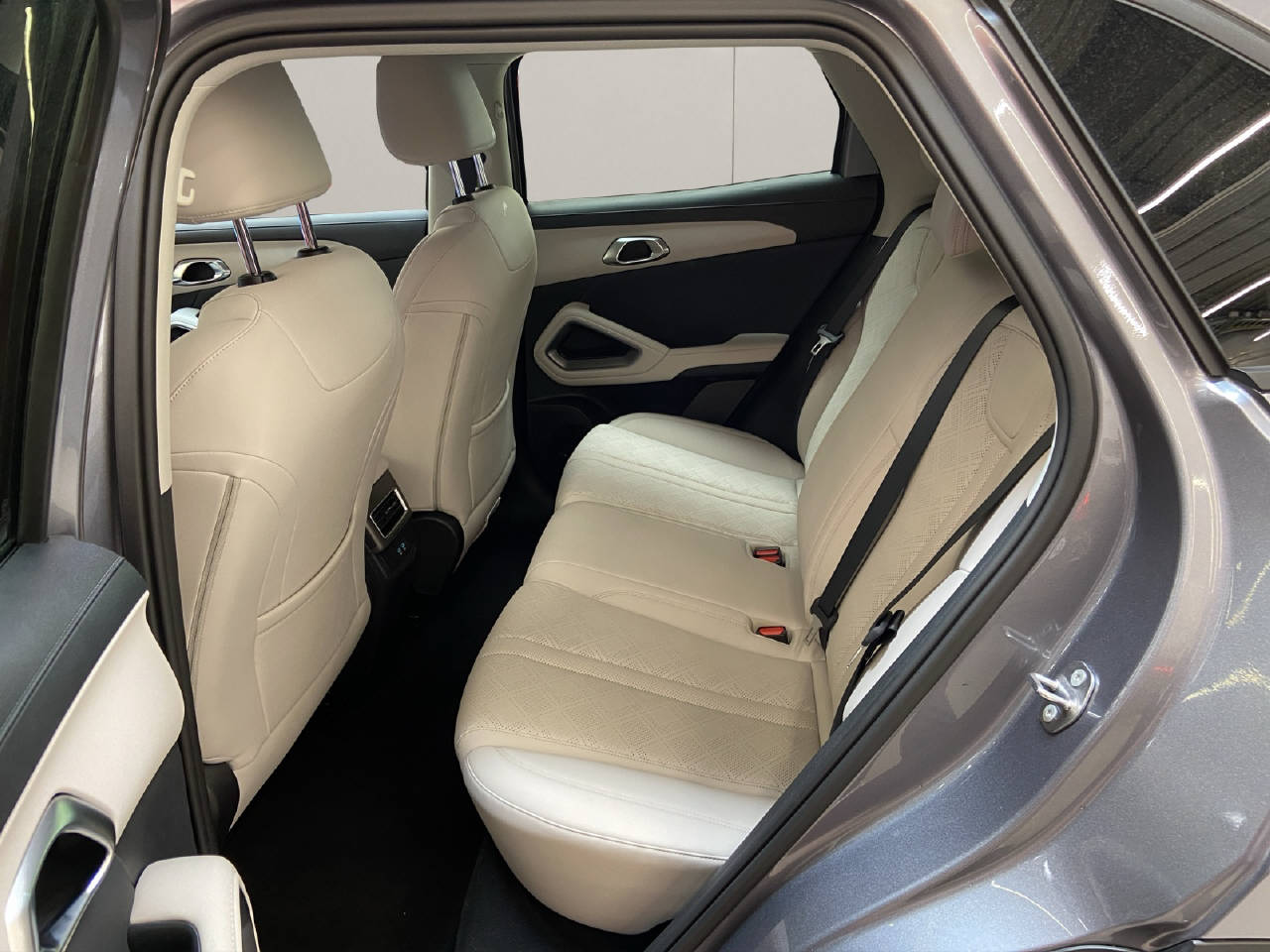 BYD Atto 2 DM-i Boost CH FAHRZEUG-image-9