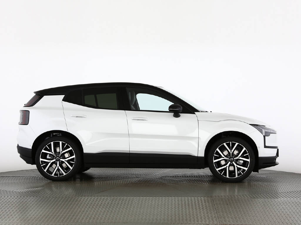 VOLVO EX 30 P5 Longe Range Ultra-image-8