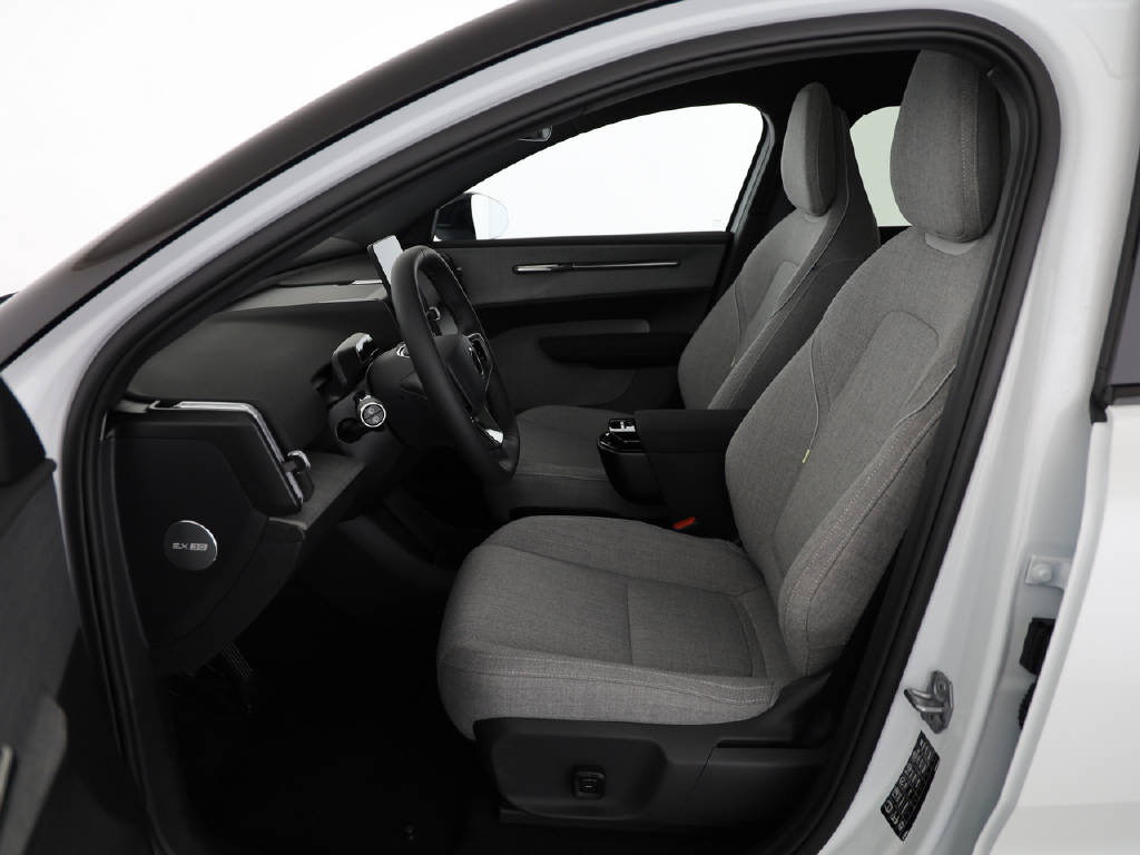 VOLVO EX 30 P5 Longe Range Ultra-image-1