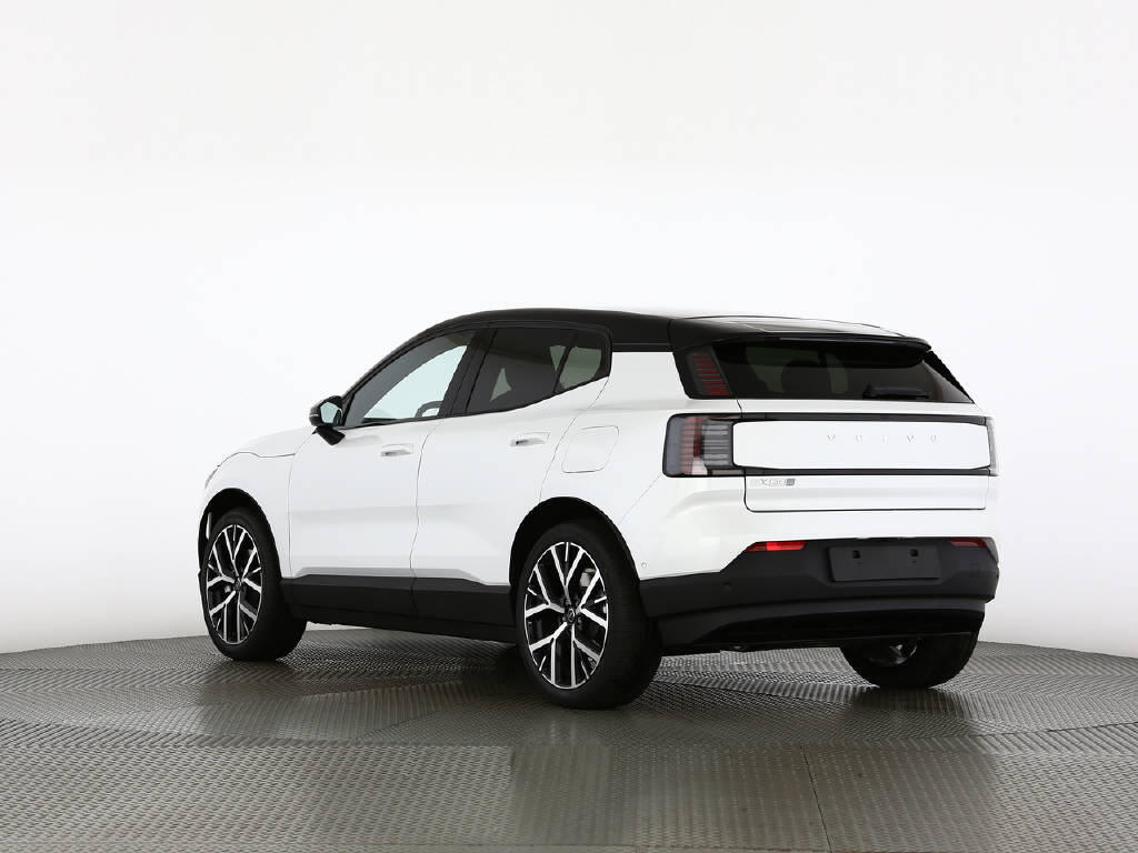 VOLVO EX 30 P5 Longe Range Ultra-image-4