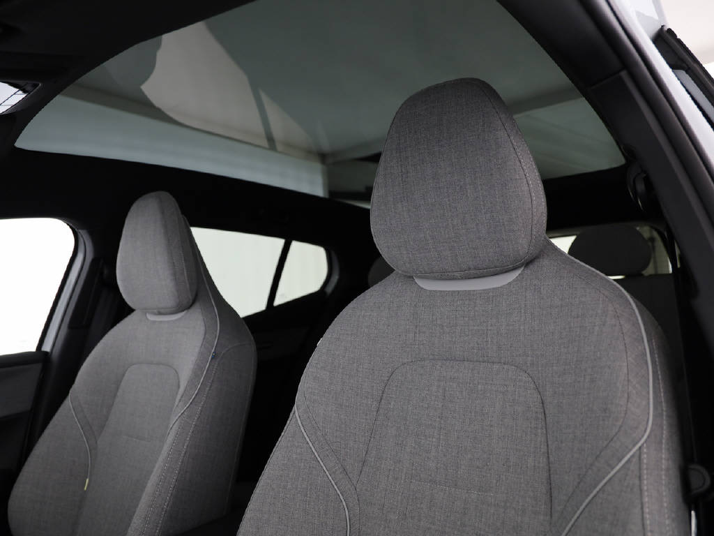 VOLVO EX 30 P5 Longe Range Ultra-image-3