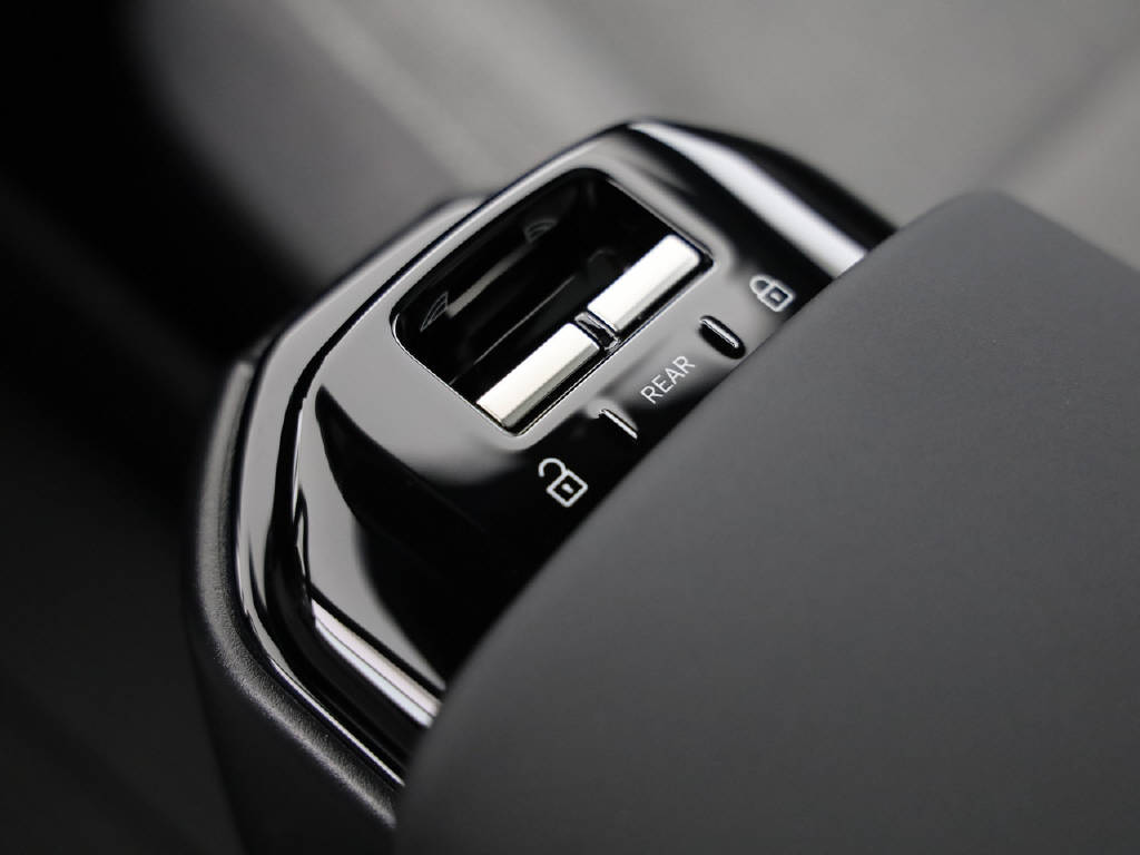 VOLVO EX 30 P5 Longe Range Ultra-image-20